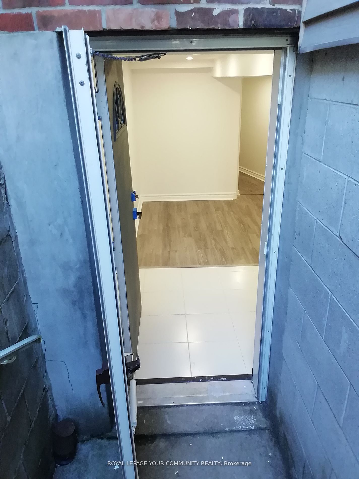 10 Ulster Street Lower, Toronto, ON M5S 1E2 photo 4