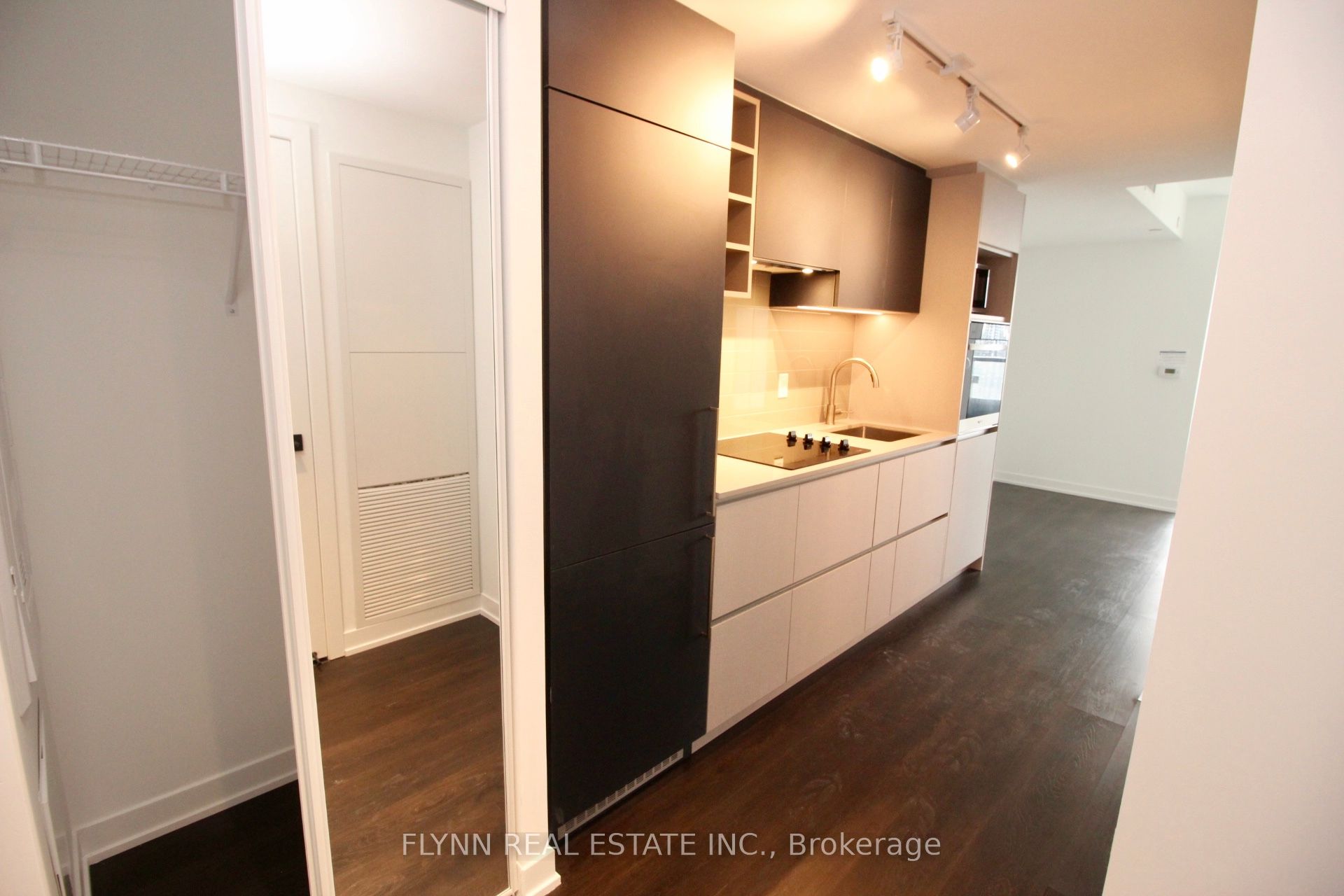 319 Jarvis Street 3909, Toronto, ON M5B 0C8