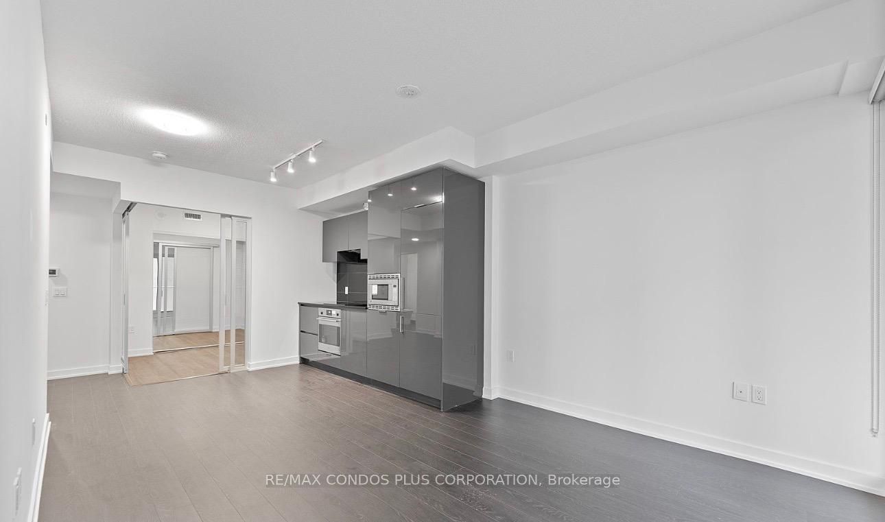 230 Simcoe Street 1129, Toronto, ON M5T 0G7 photo 3