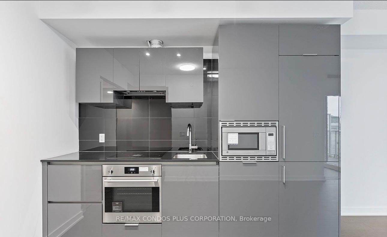 230 Simcoe Street 1129, Toronto, ON M5T 0G7 photo 4