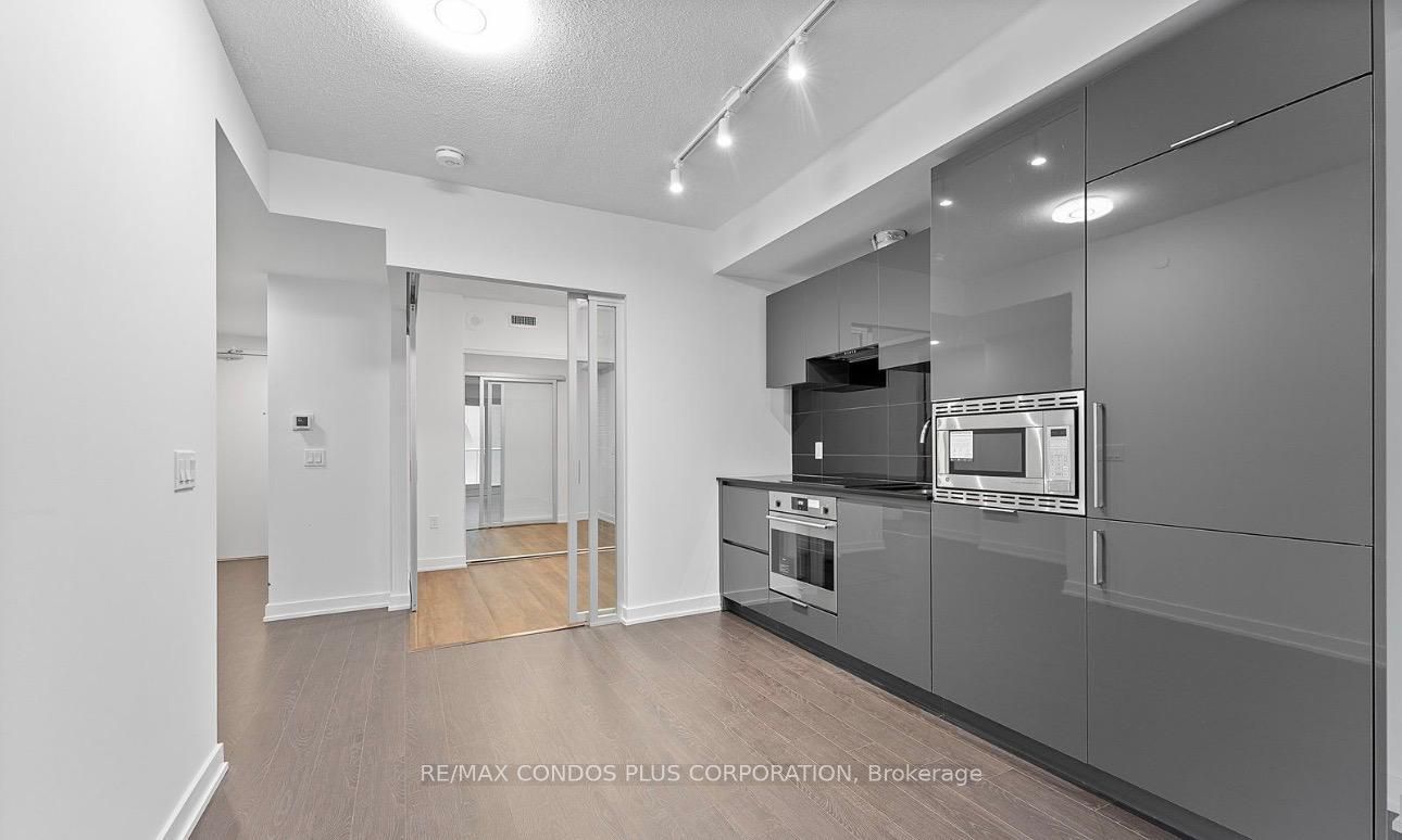 230 Simcoe Street 1129, Toronto, ON M5T 0G7 photo 5