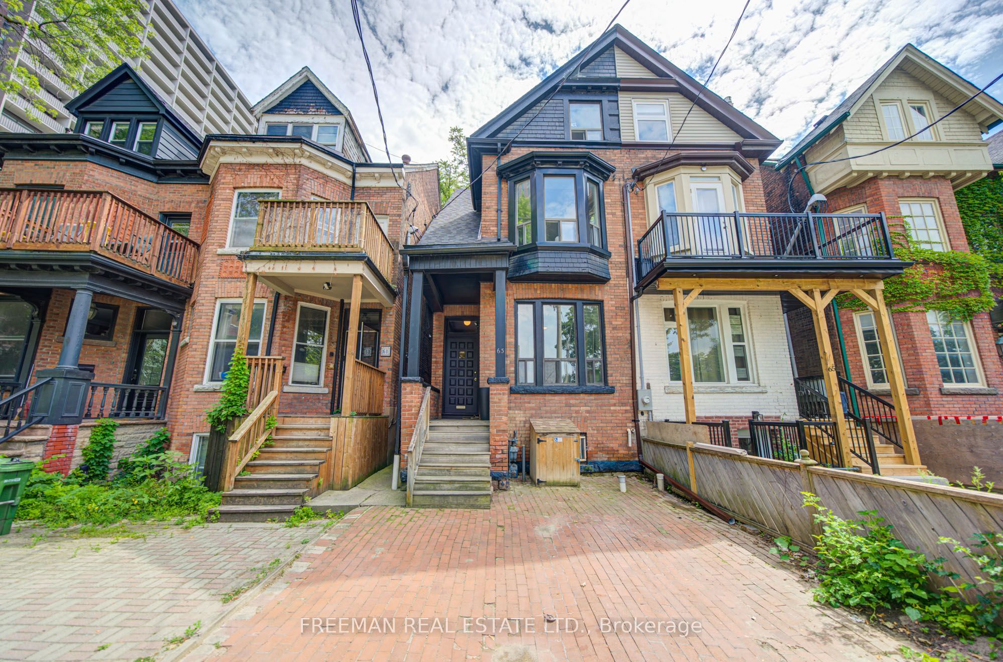 63 Sussex Avenue, Toronto, ON M5S 1J8 photo 2