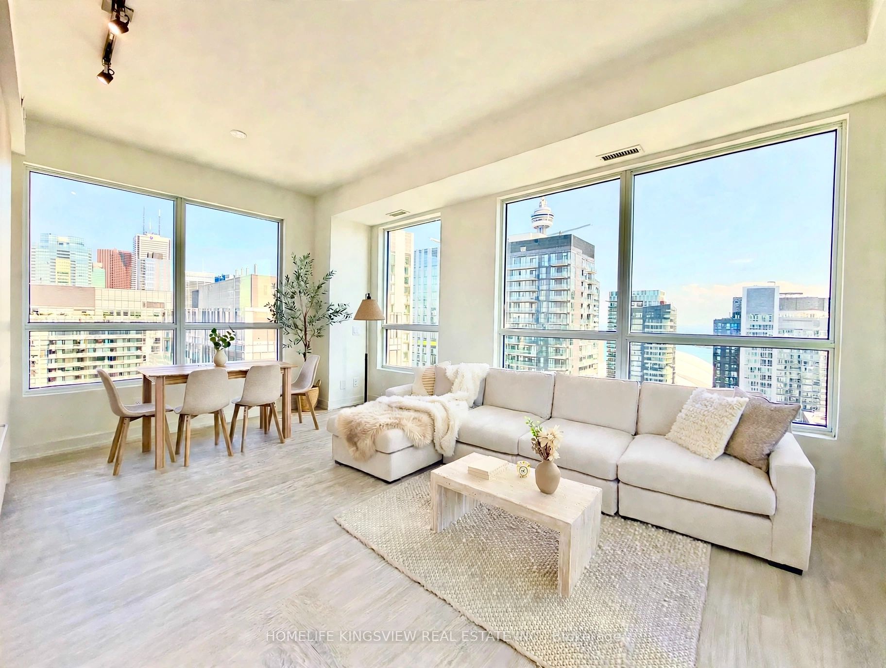 108 Peter Street 4706, Toronto, ON M5V 0W2 photo 2