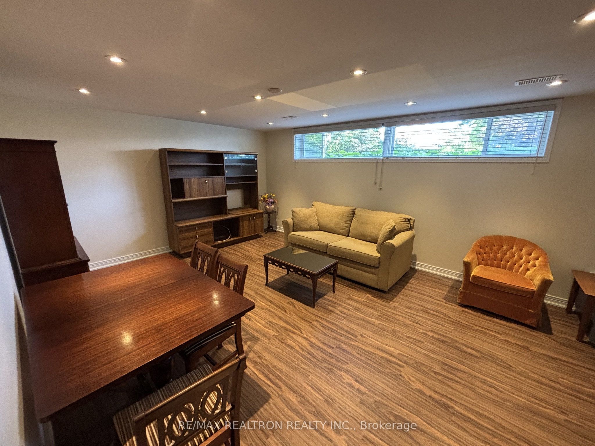 695 Glencairn Avenue Bsmt, Toronto, ON M6B 1Z8 photo 4