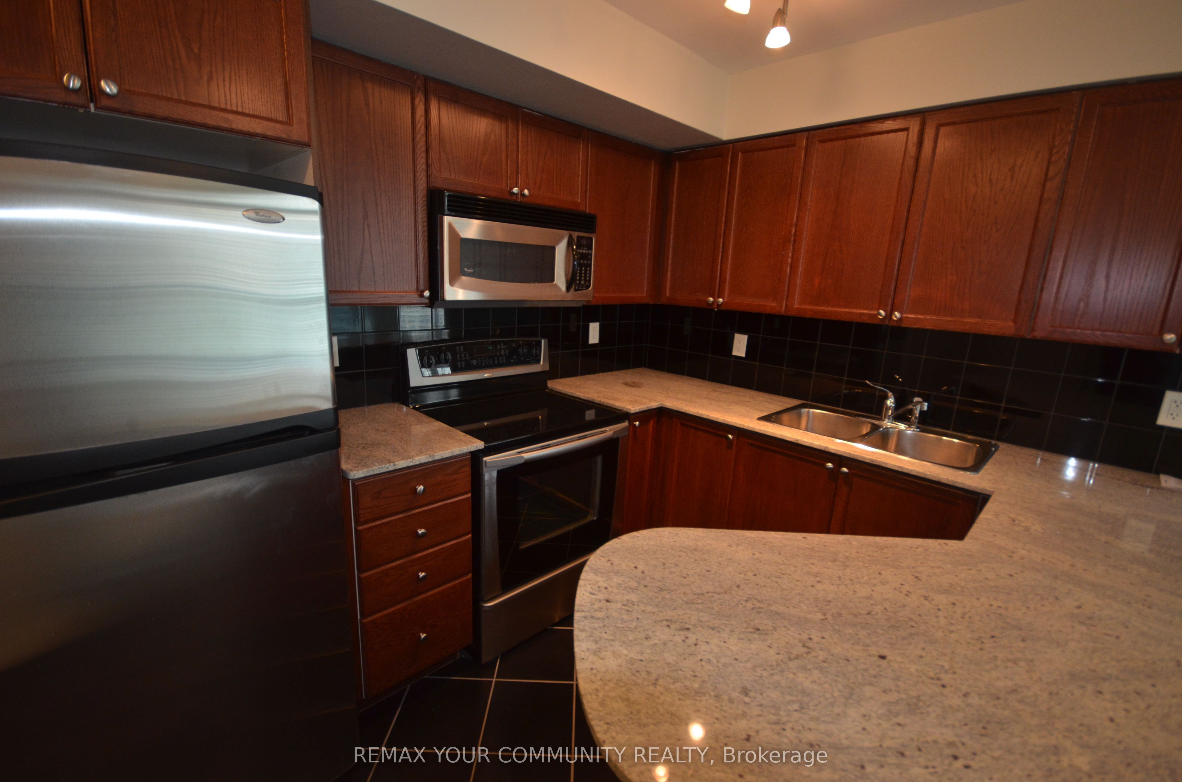 231 Fort York Boulevard 1511, Toronto, ON M5V 1B2 photo 3