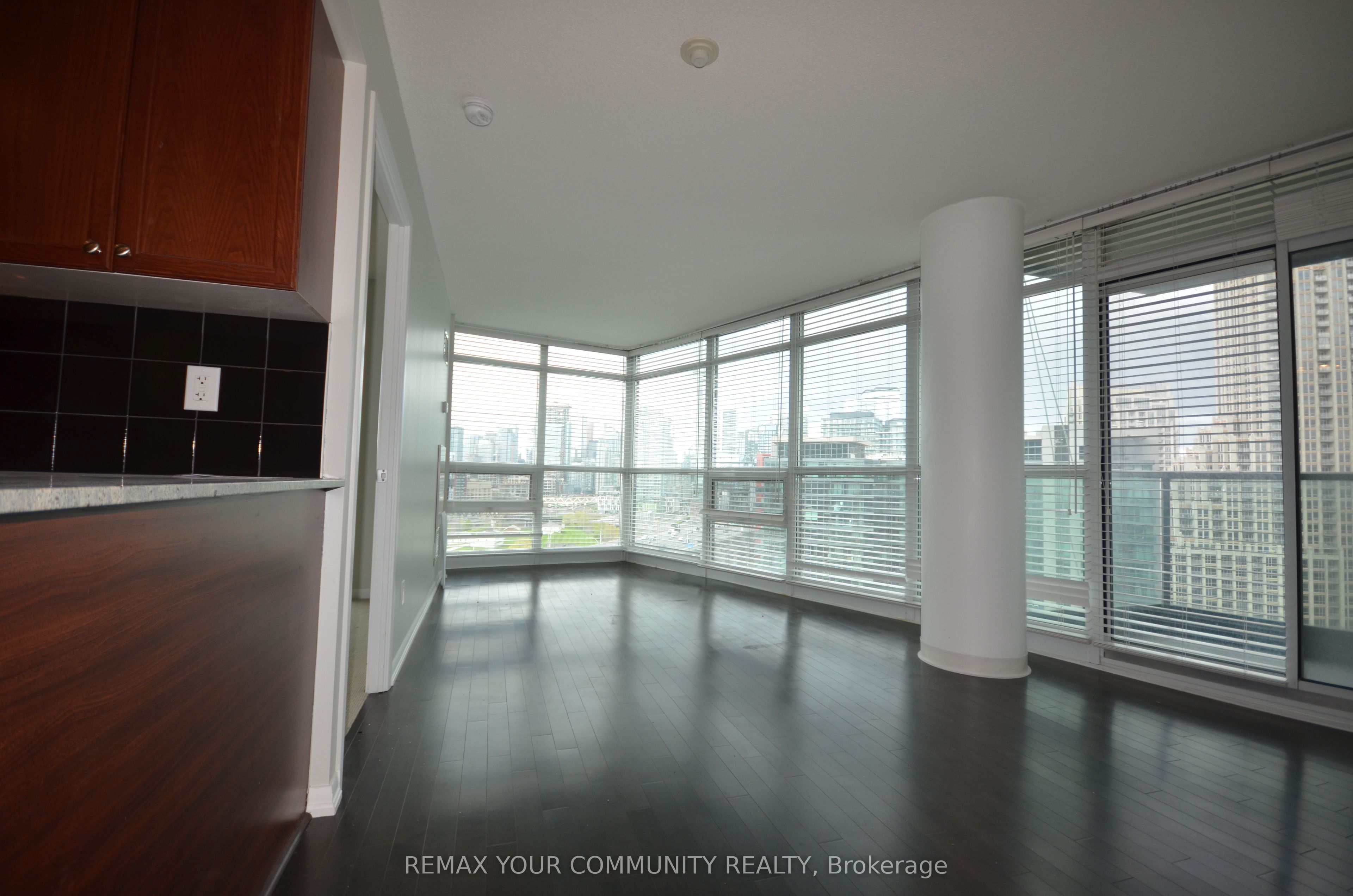231 Fort York Boulevard 1511, Toronto, ON M5V 1B2 photo 4