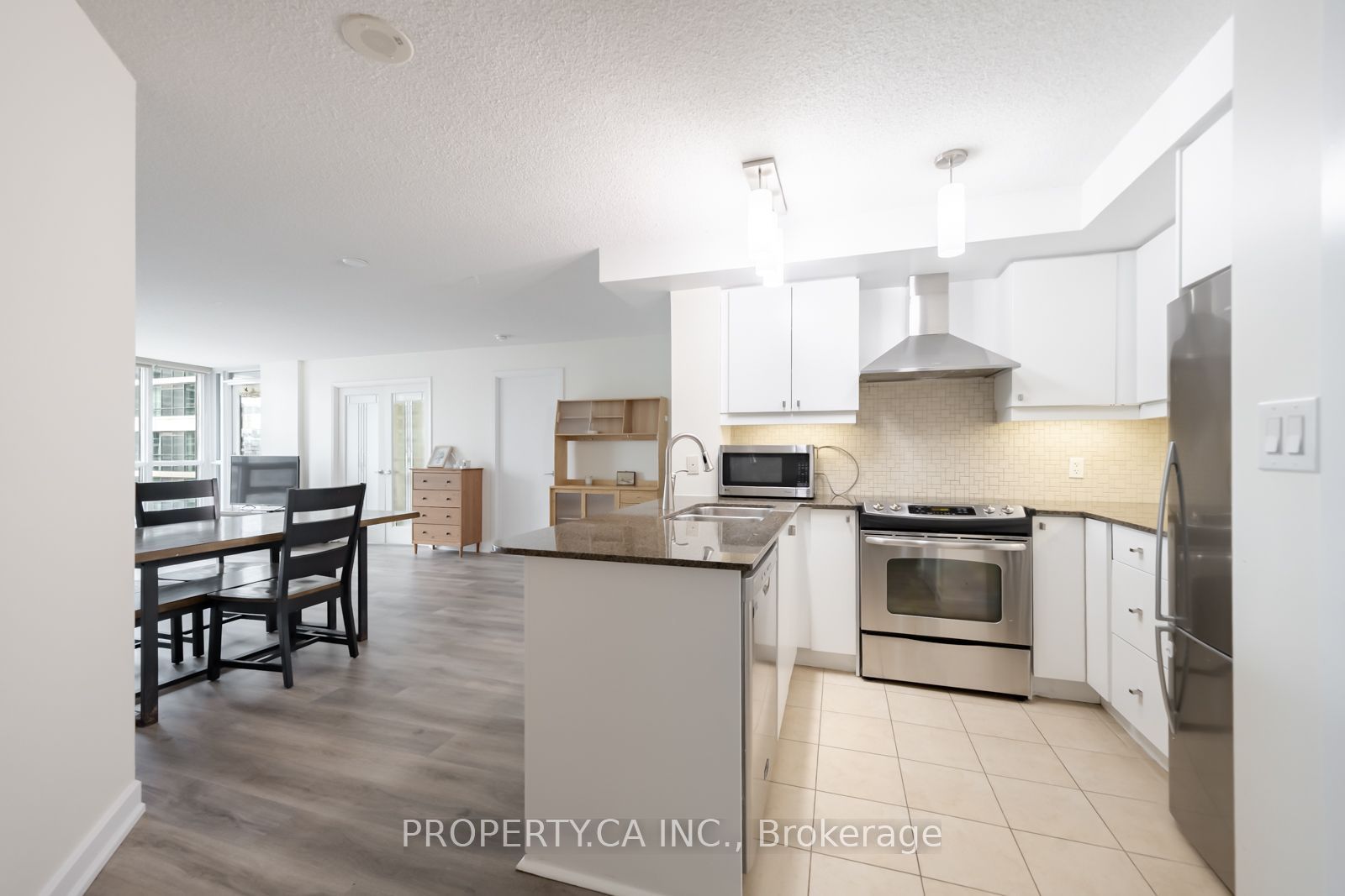 18 Harbour Street 910, Toronto, ON M5J 2Z6 photo 3