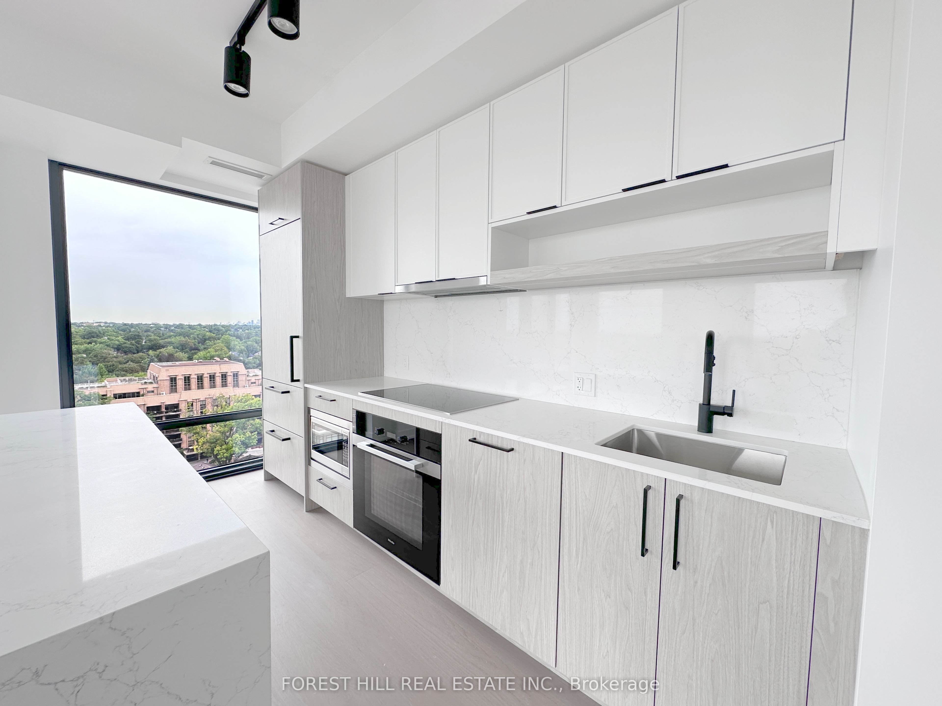 91 Montclair Avenue 1709, Toronto, ON M5P 0B1 photo 3