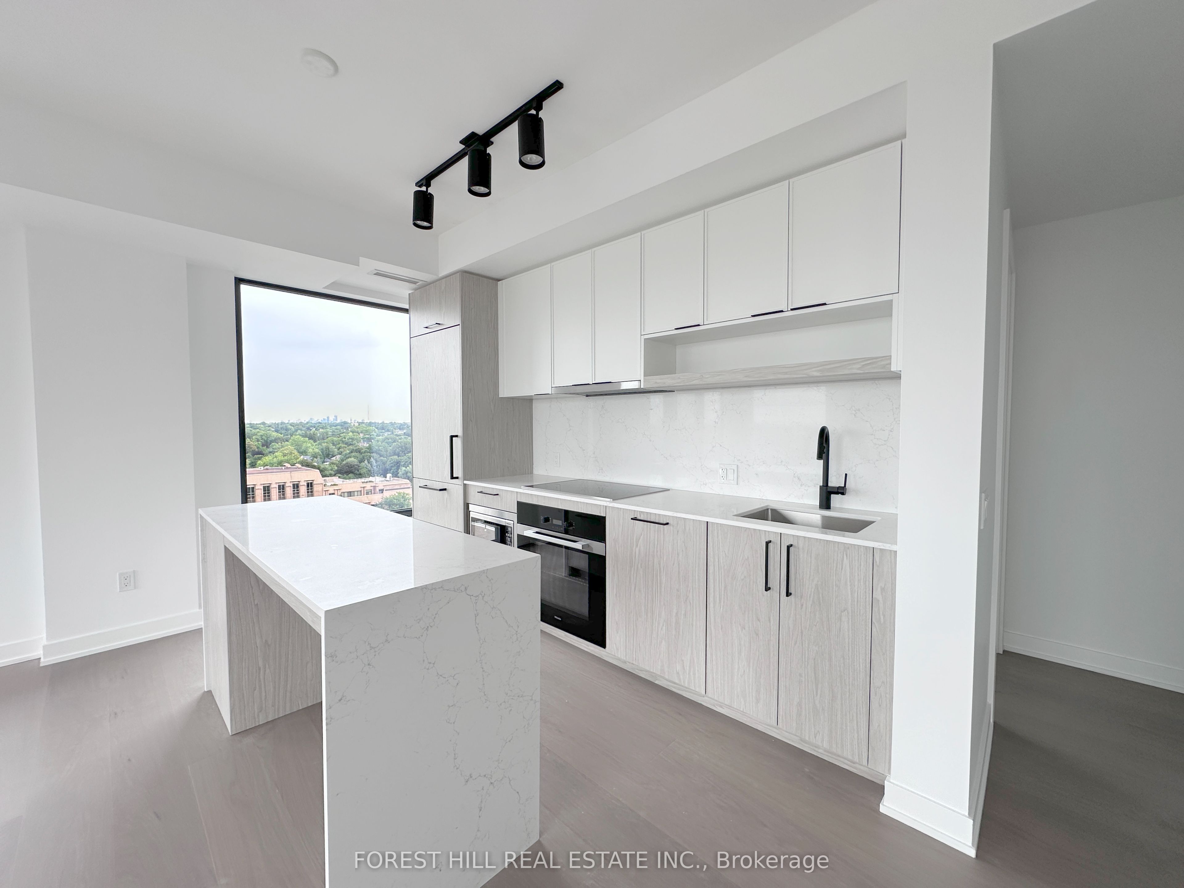 91 Montclair Avenue 1709, Toronto, ON M5P 0B1 photo 4