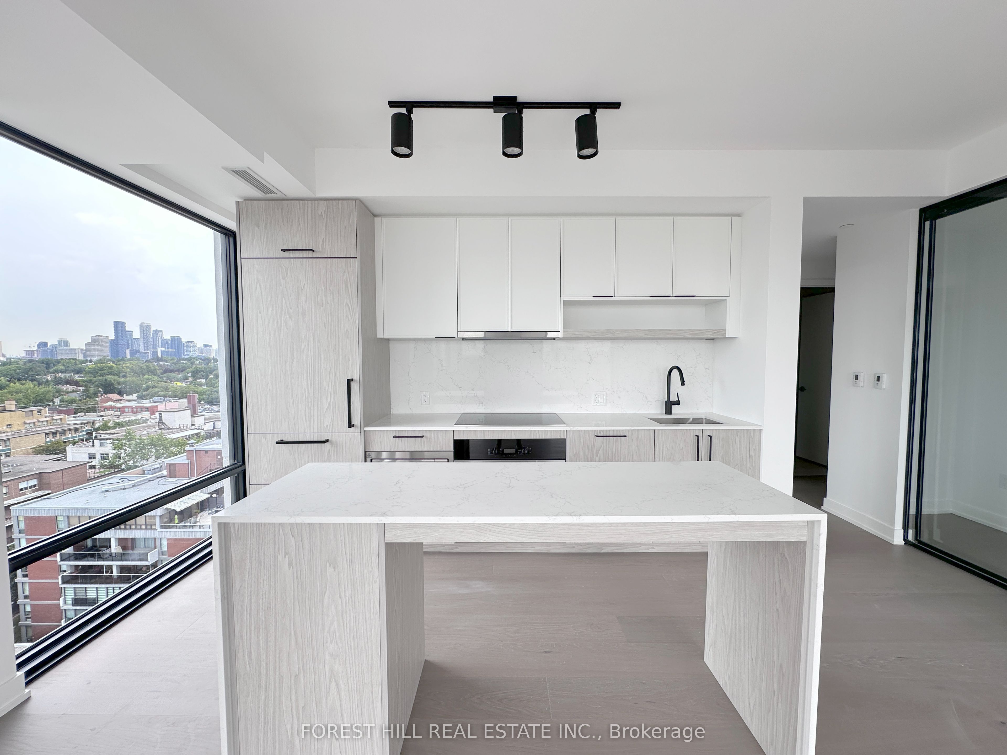 91 Montclair Avenue 1709, Toronto, ON M5P 0B1 photo 5