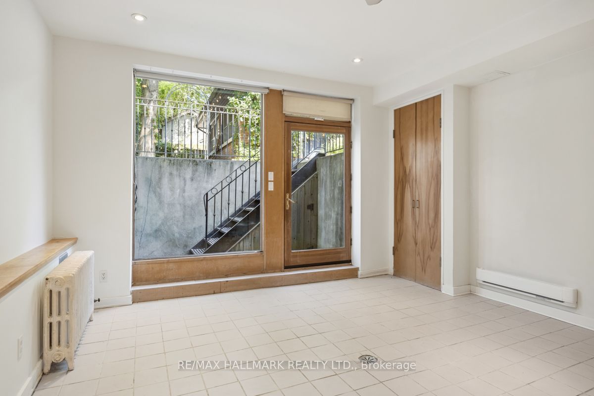 321 Palmerston Boulevard Lower Back, Toronto, ON M6G 2N5 photo 3