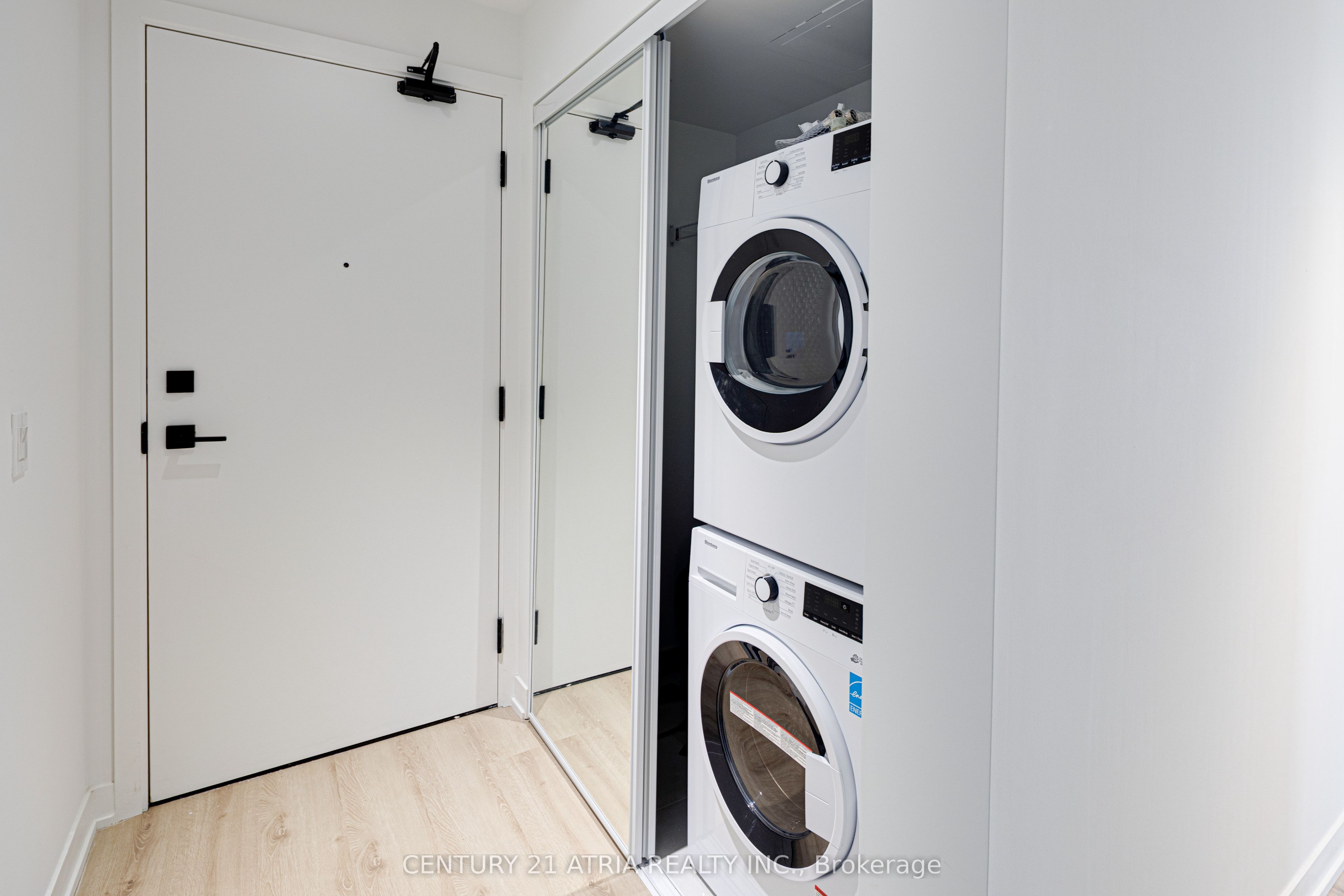 319 Jarvis Street 2515, Toronto, ON M5B 0C8 photo 2