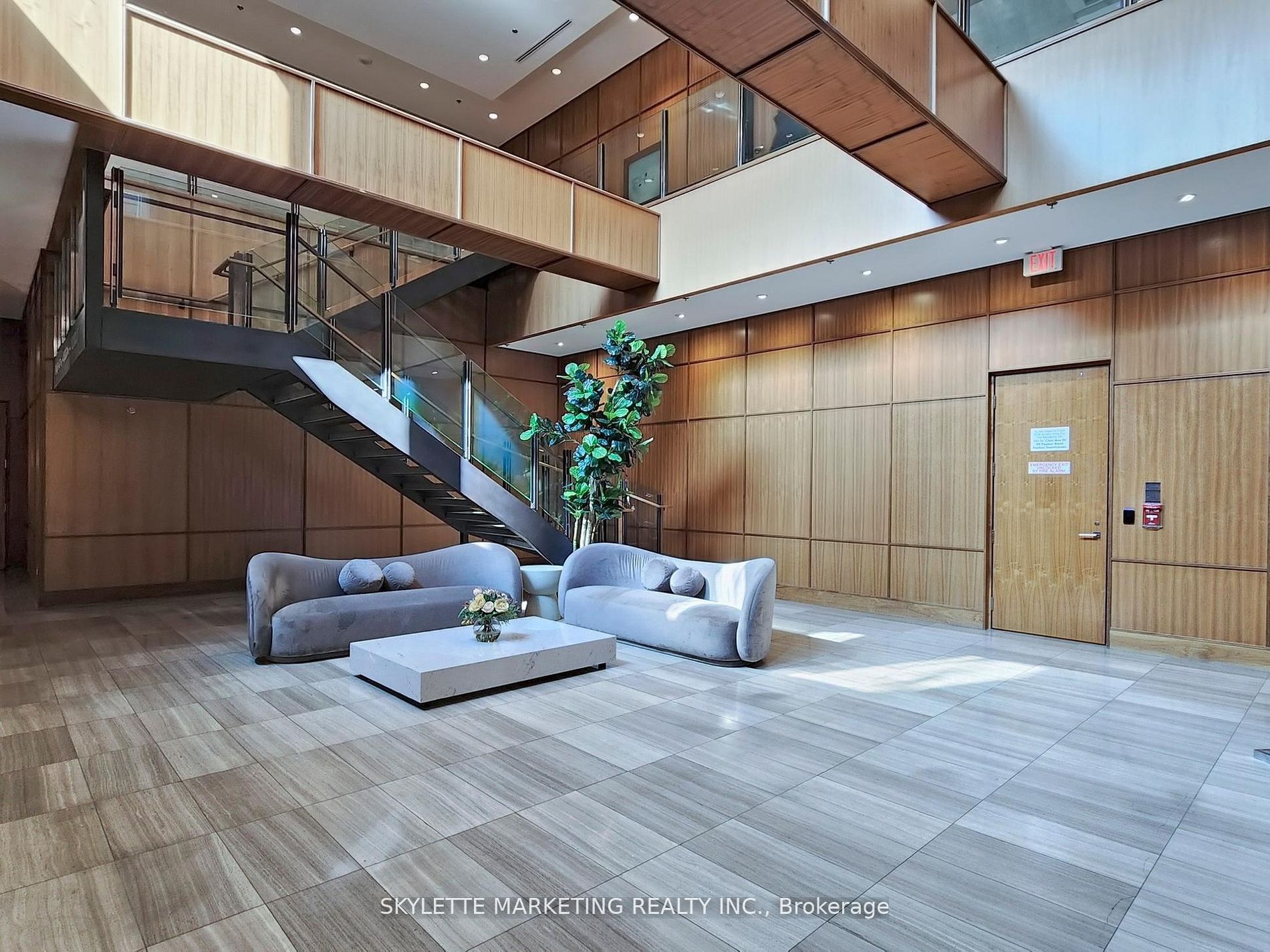111 St Clair Avenue W 1128, Toronto, ON M4V 1N5 photo 2