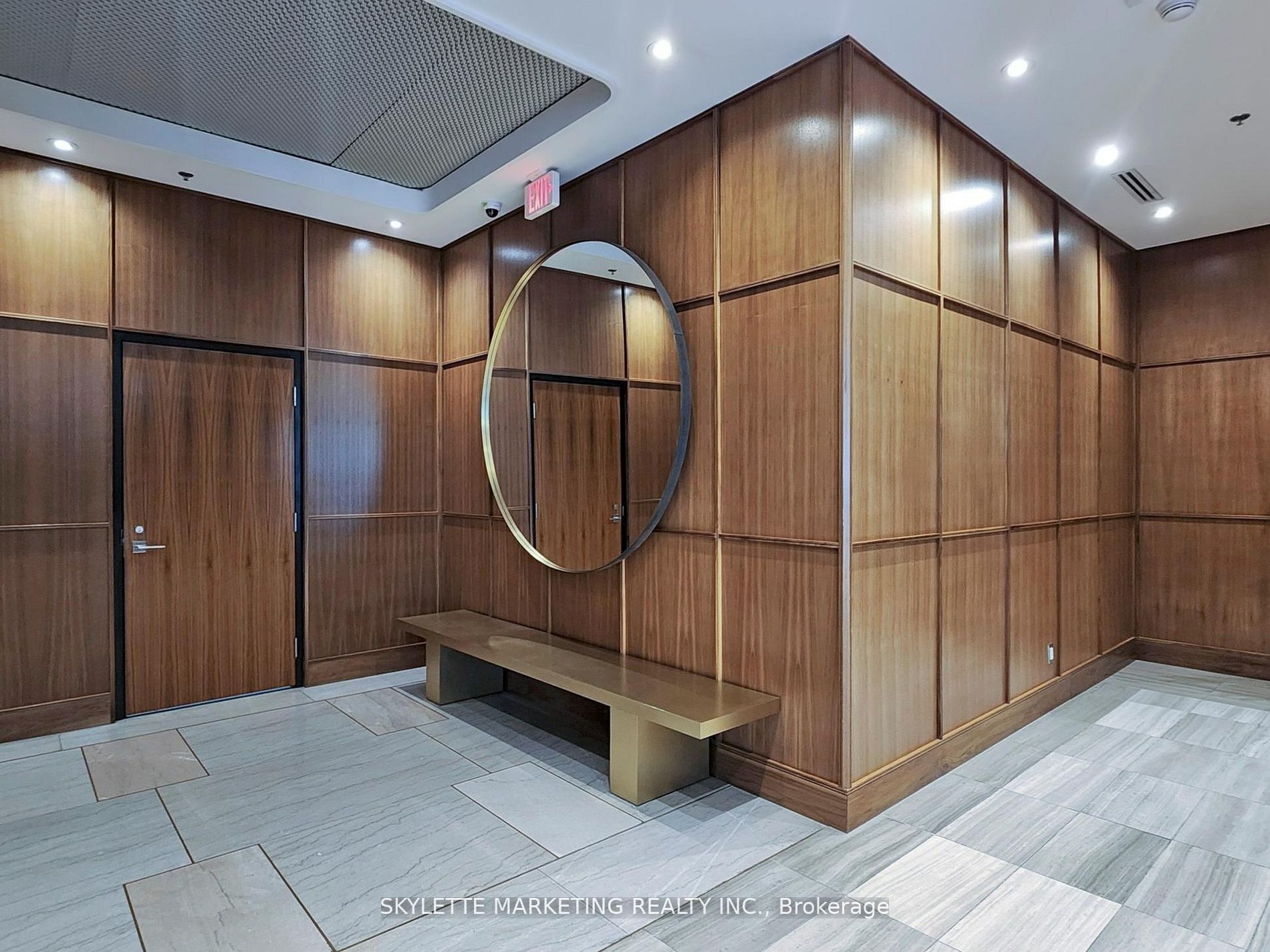 111 St Clair Avenue W 1128, Toronto, ON M4V 1N5 photo 3