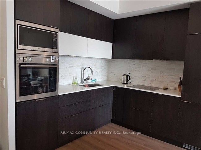 318 Richmond Street W 3207, Toronto, ON M5V 0B4 photo 2