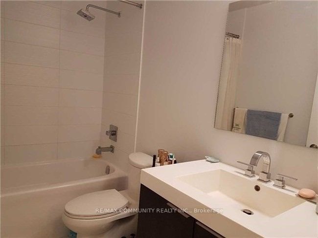 318 Richmond Street W 3207, Toronto, ON M5V 0B4 photo 3