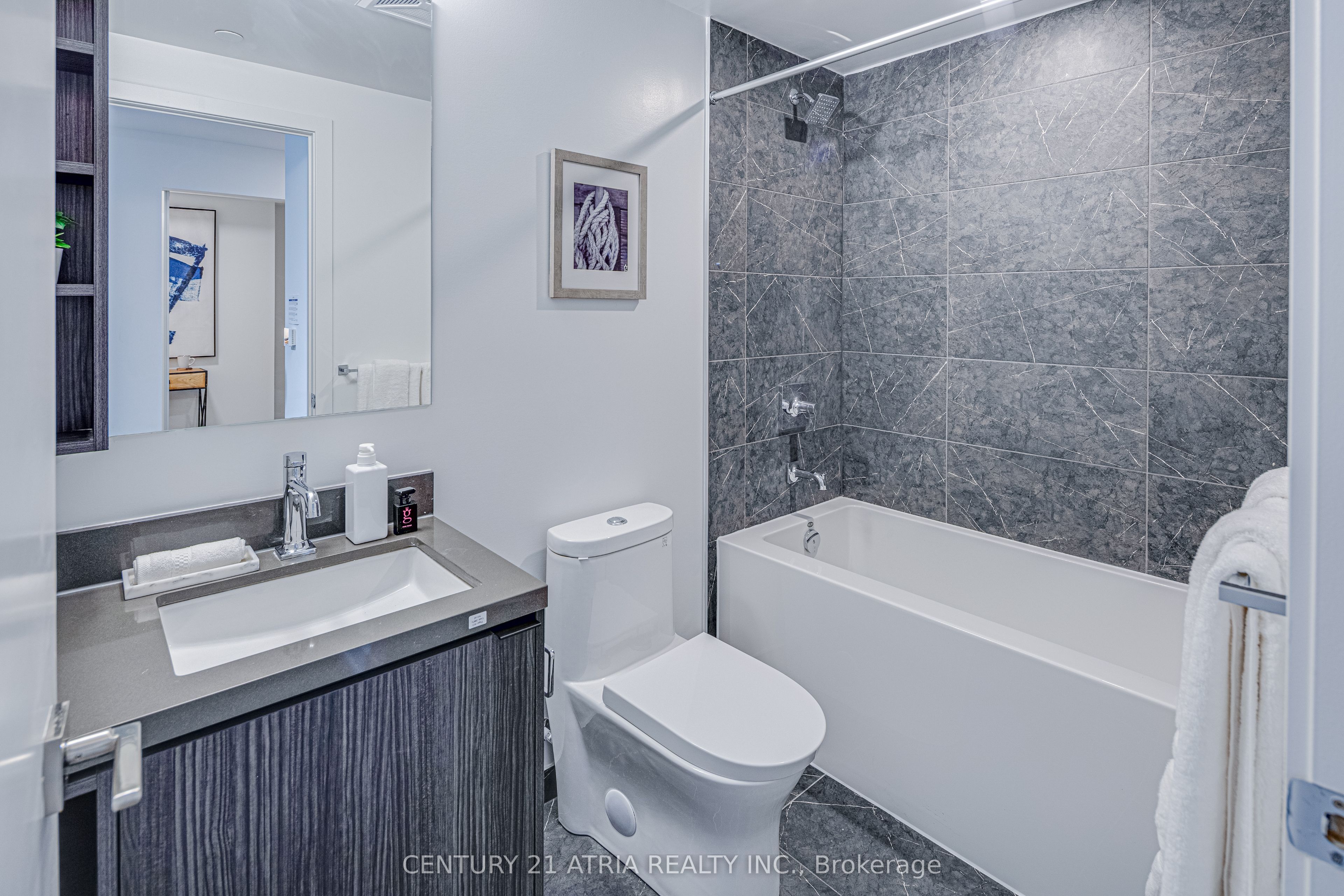 252 Church Street 2308, Toronto, ON M5B 0E6 photo 4