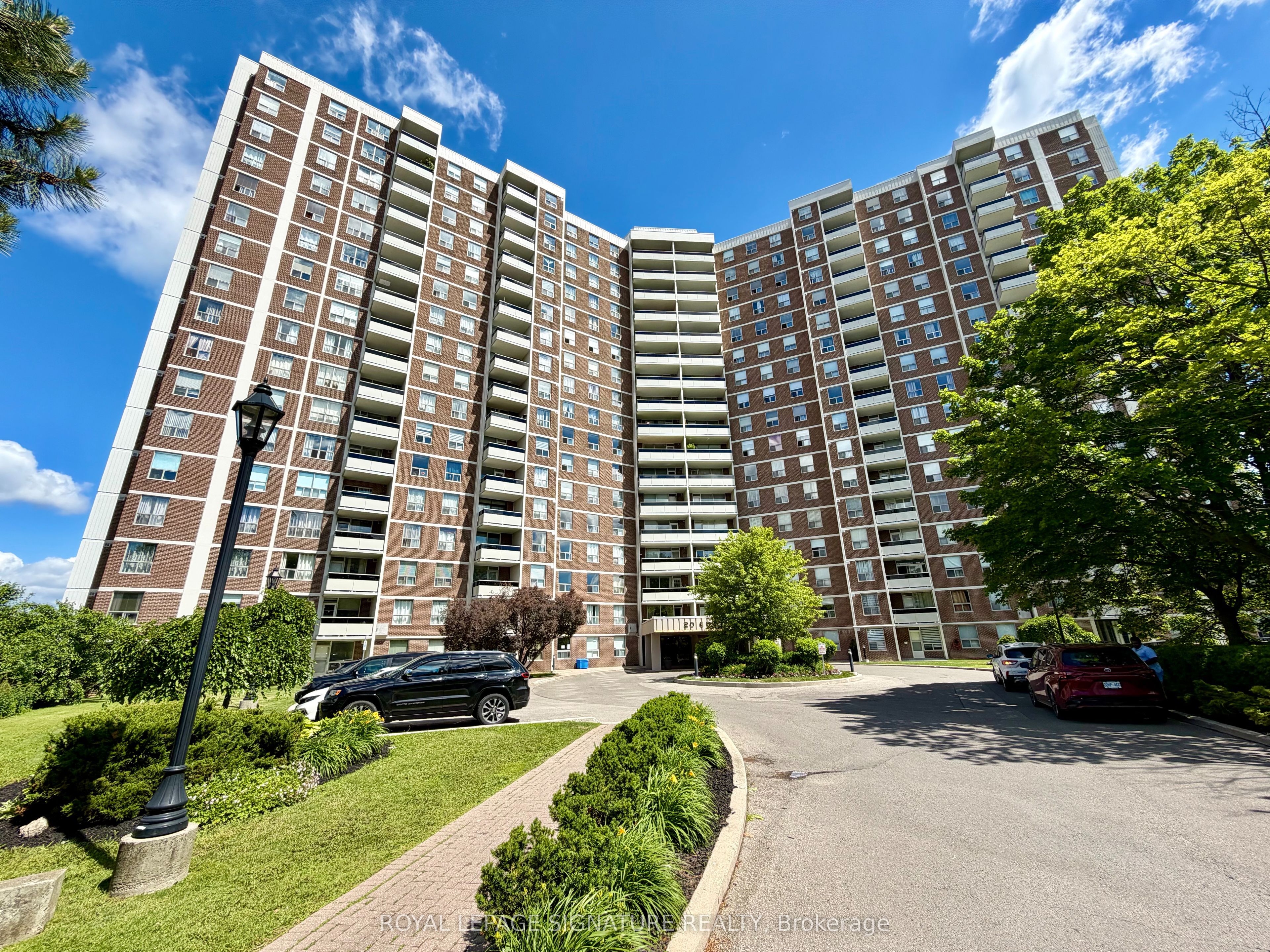 20 Edgecliff Golfway 409, Toronto, ON M3C 3A4