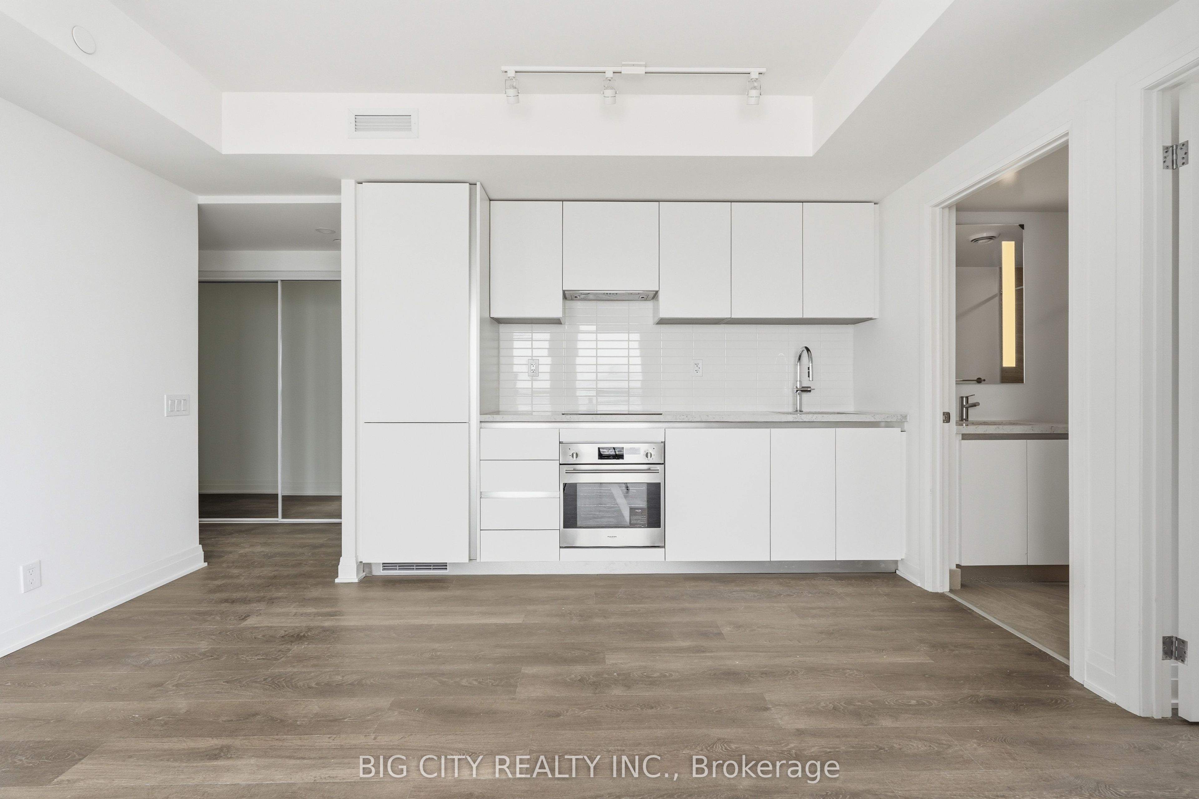 25 Frederick Todd Way 1410, Toronto, ON M4G 0C9 photo 5