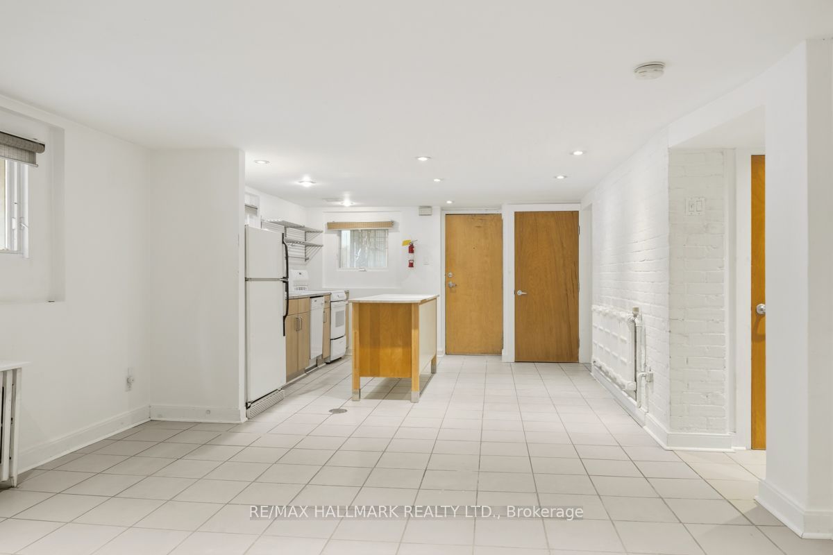 321 Palmerston Boulevard Lower Front, Toronto, ON M6G 2N5 photo 4
