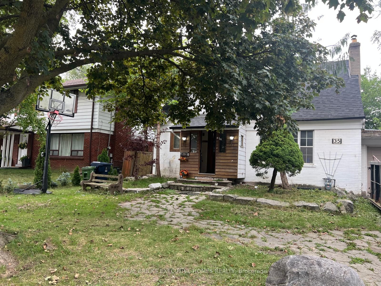35 Luverne Avenue, Toronto, ON M3H 1R7 photo 2