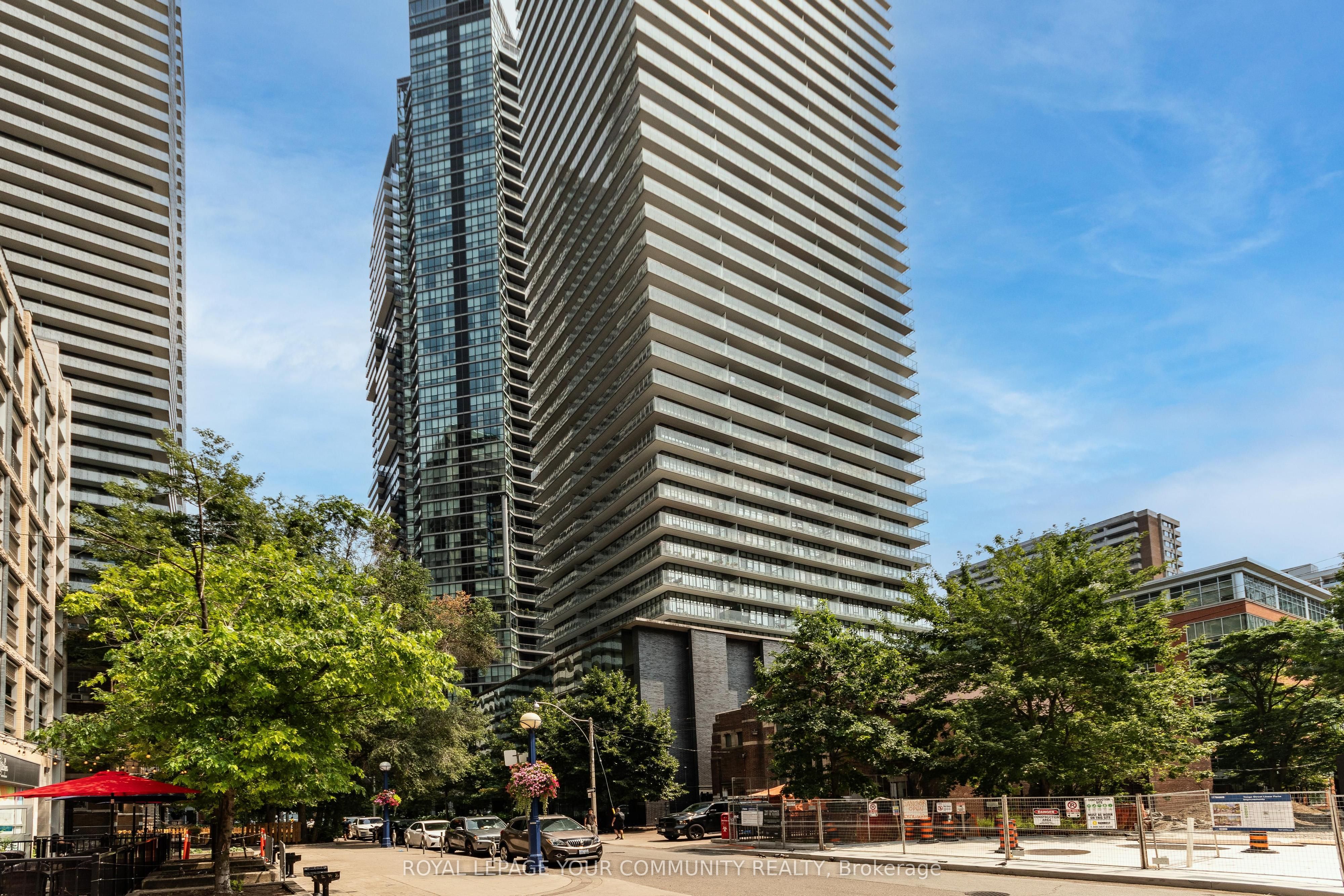 33 Charles Street E 3408, Toronto, ON M4Y 0A2 photo 2
