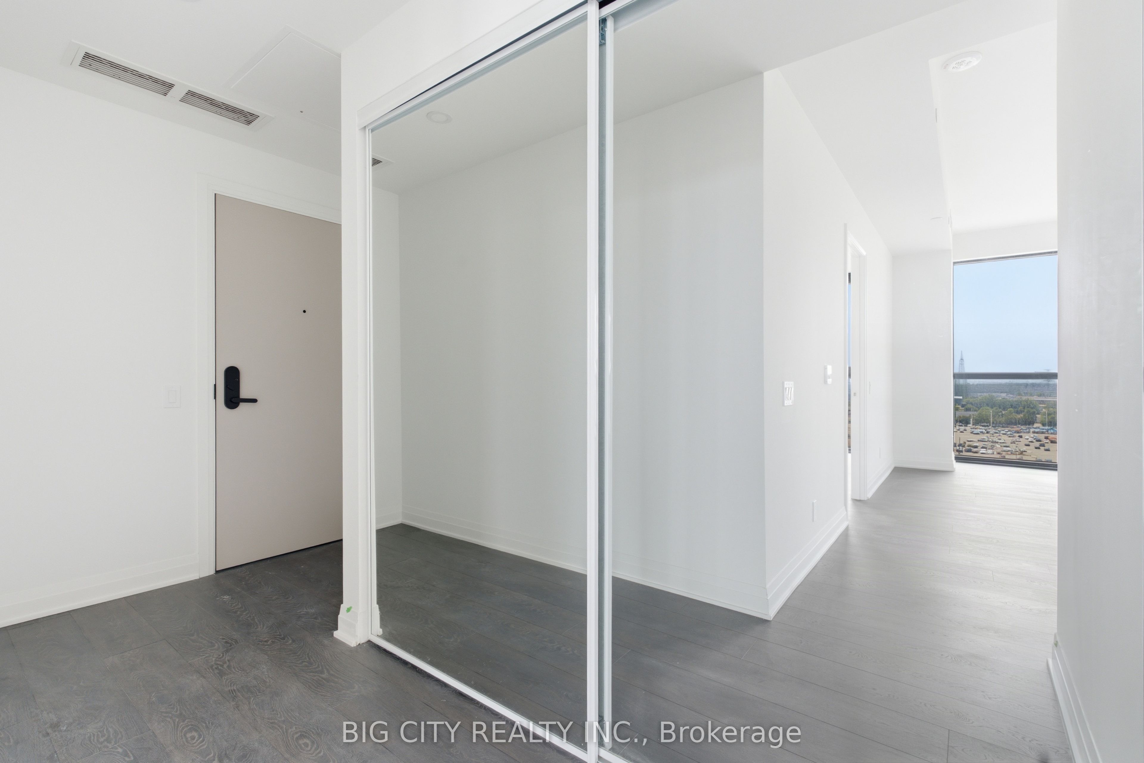 25 Frederick Todd Way 1010, Toronto, ON M4G 0C6 photo 3