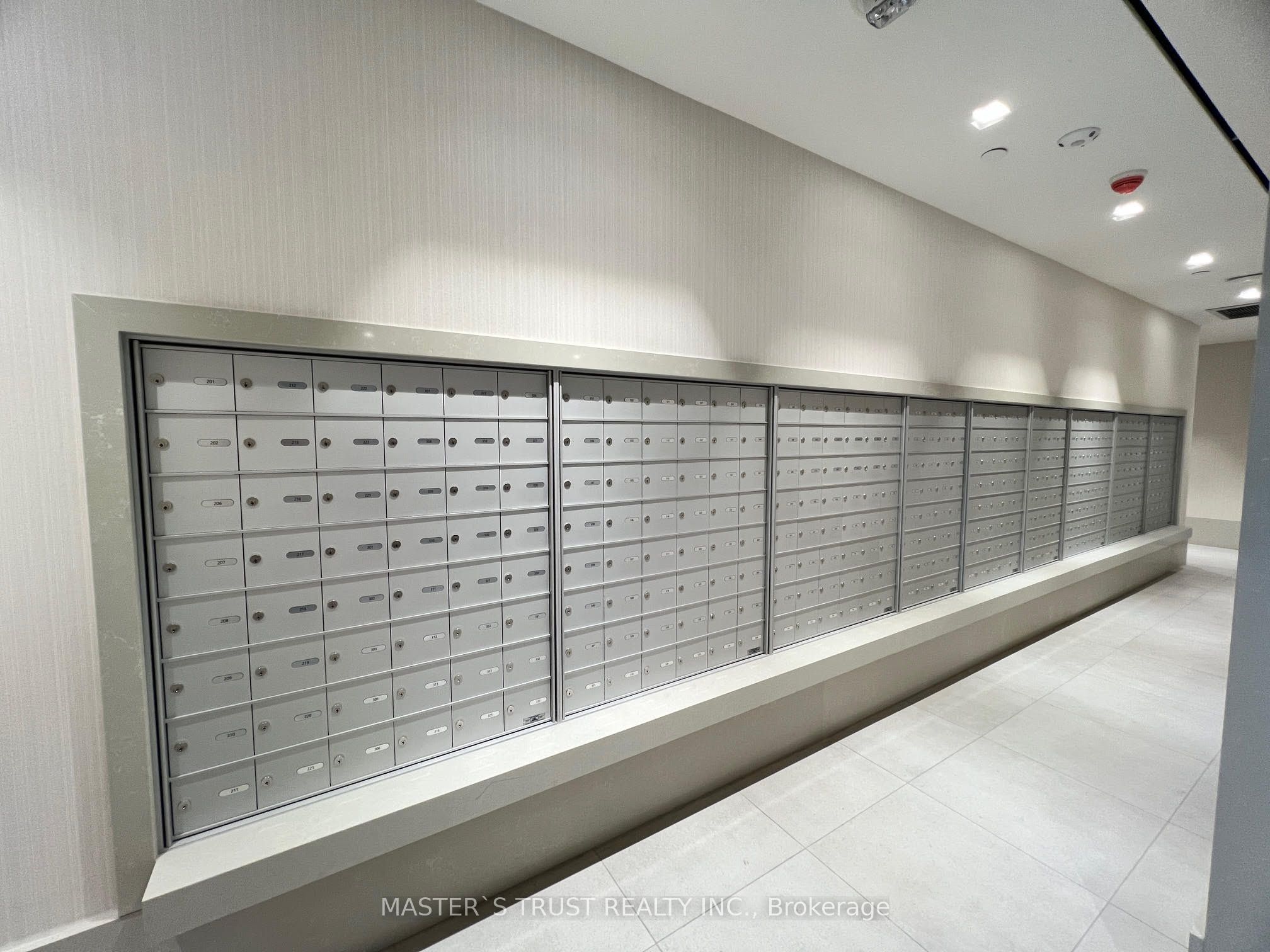2020 Bathurst Street 931, Toronto, ON M5P 0A6 photo 3