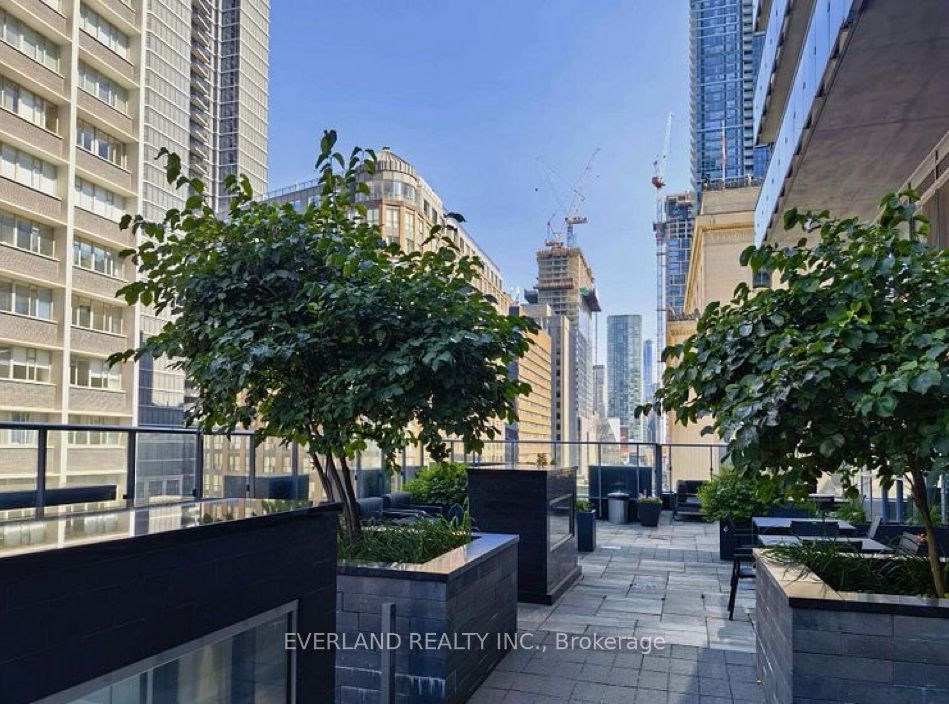 7 Grenville Street 5706, Toronto, ON M4Y 0E9 photo 3