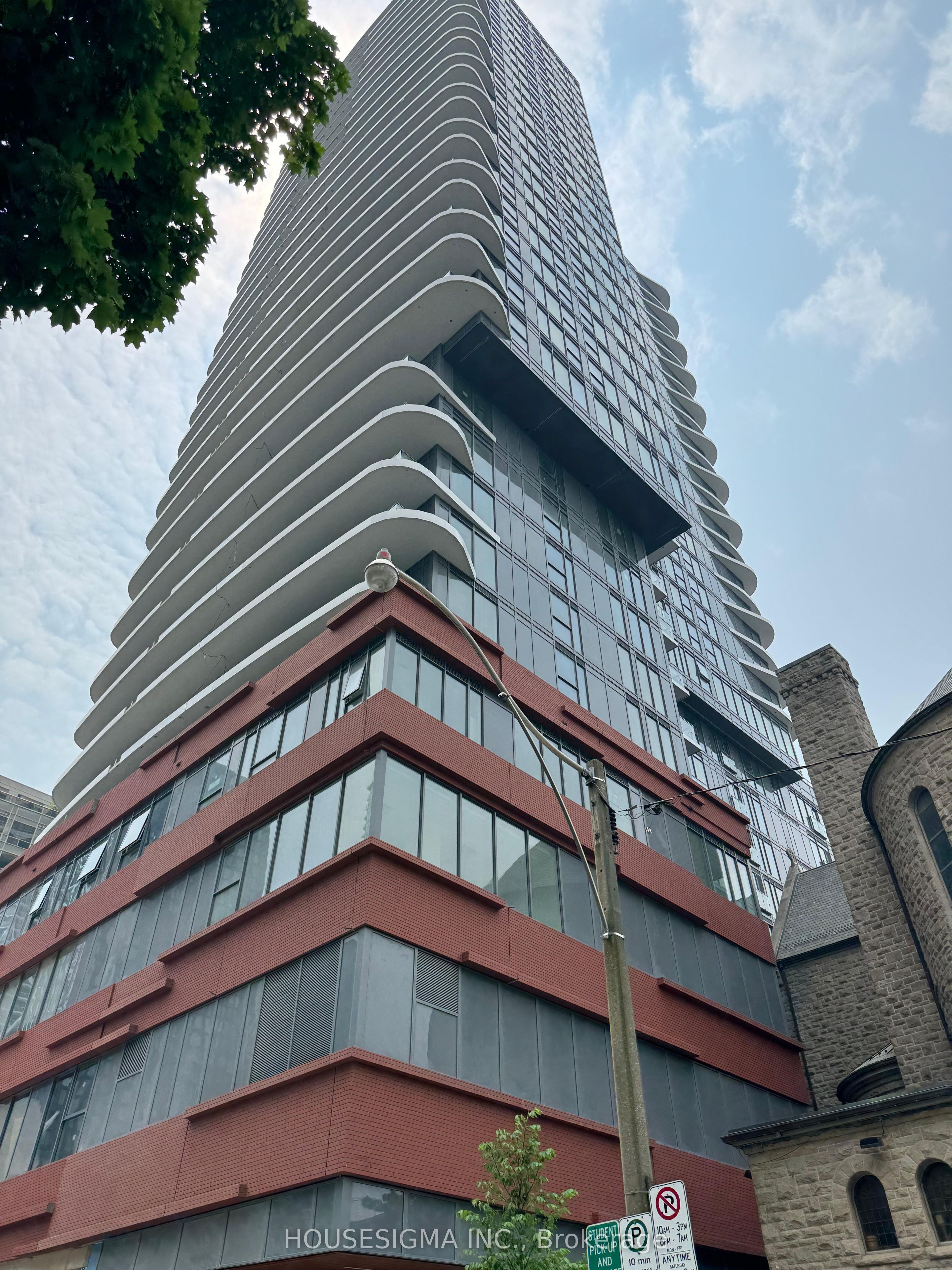 280 Dundas St W 602, Toronto, ON M5T 0E3
