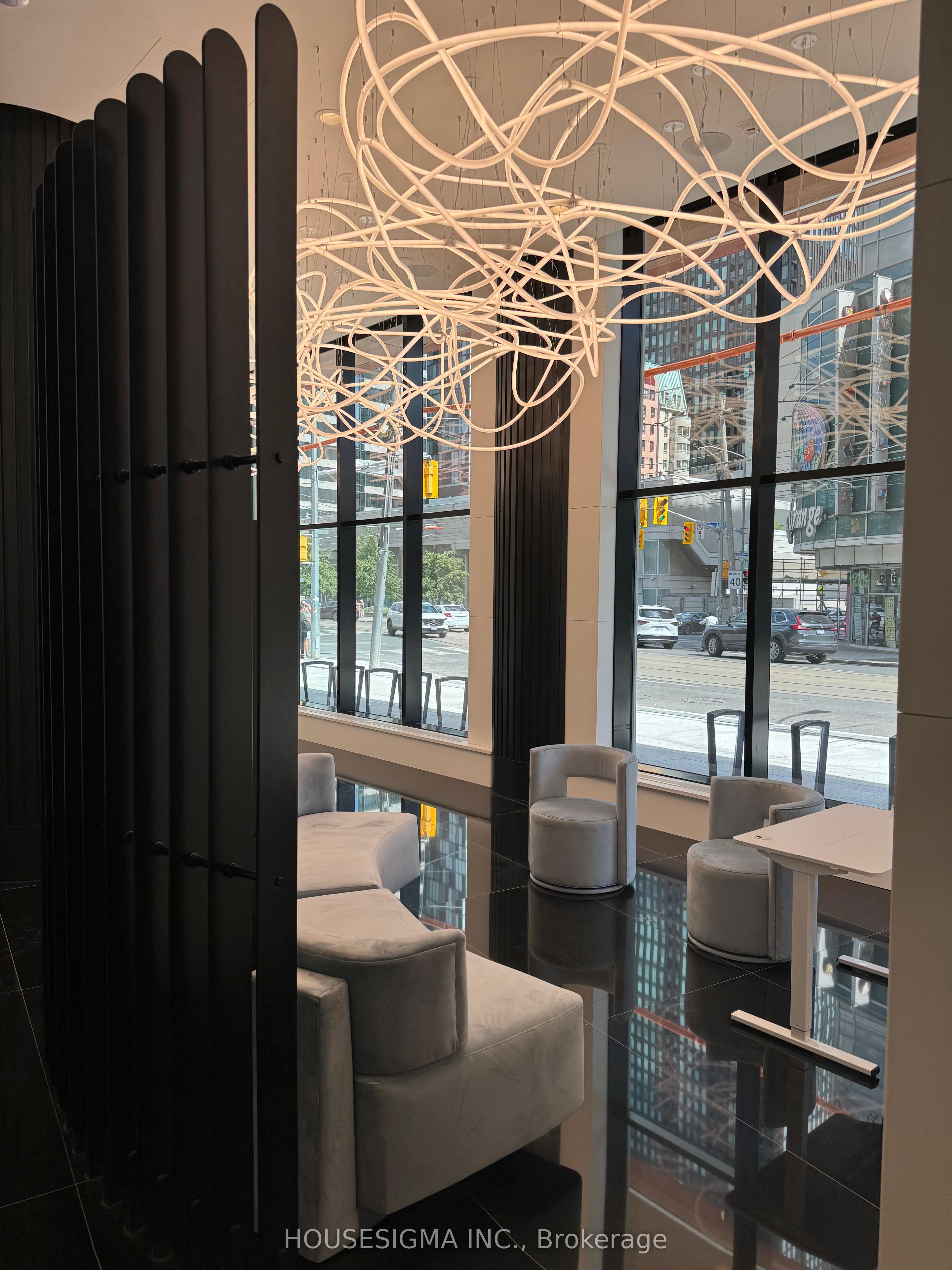 280 Dundas St W 602, Toronto, ON M5T 0E3 photo 3