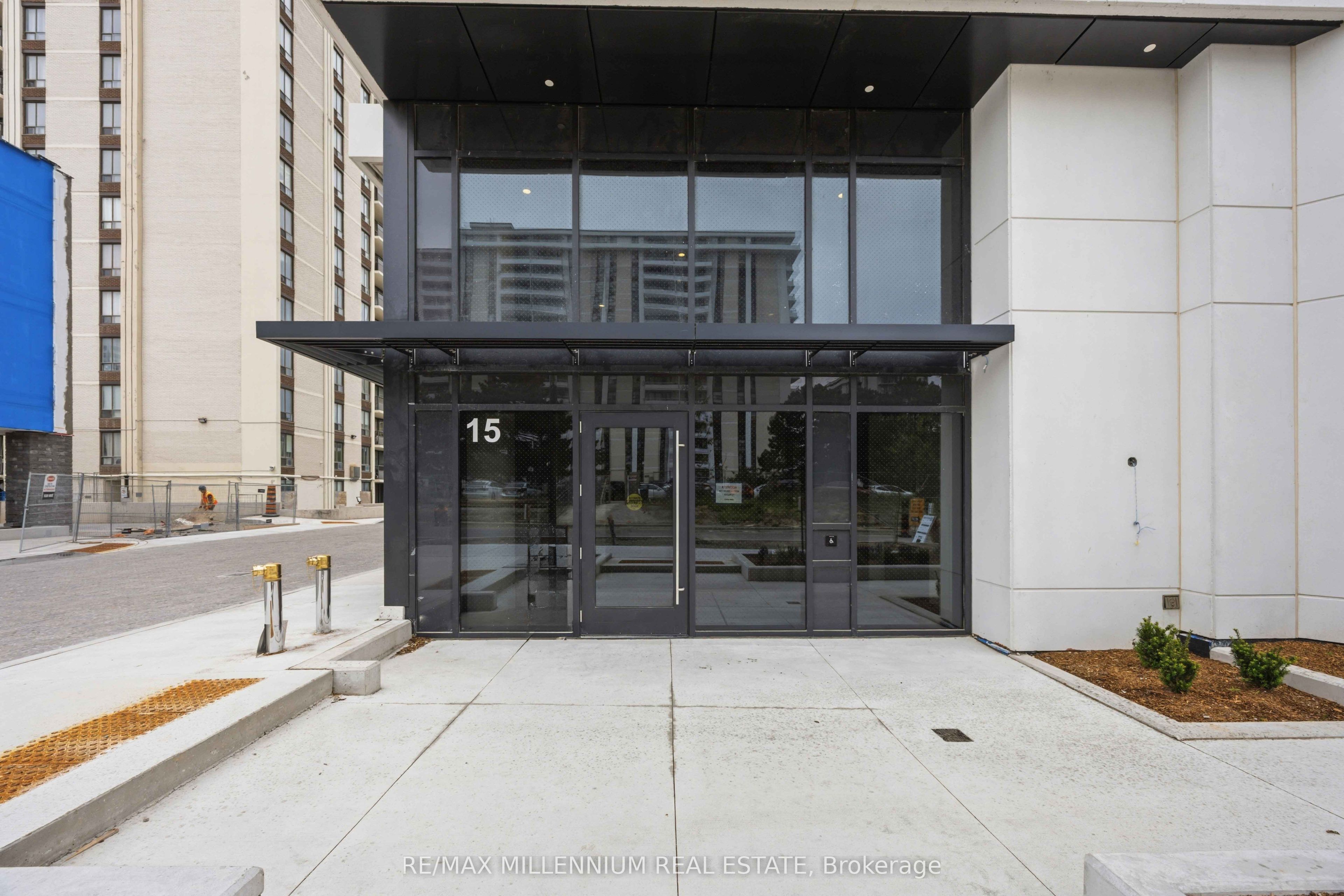 15 Salomon Drive 1703, Toronto, ON M3C 0T2 photo 3
