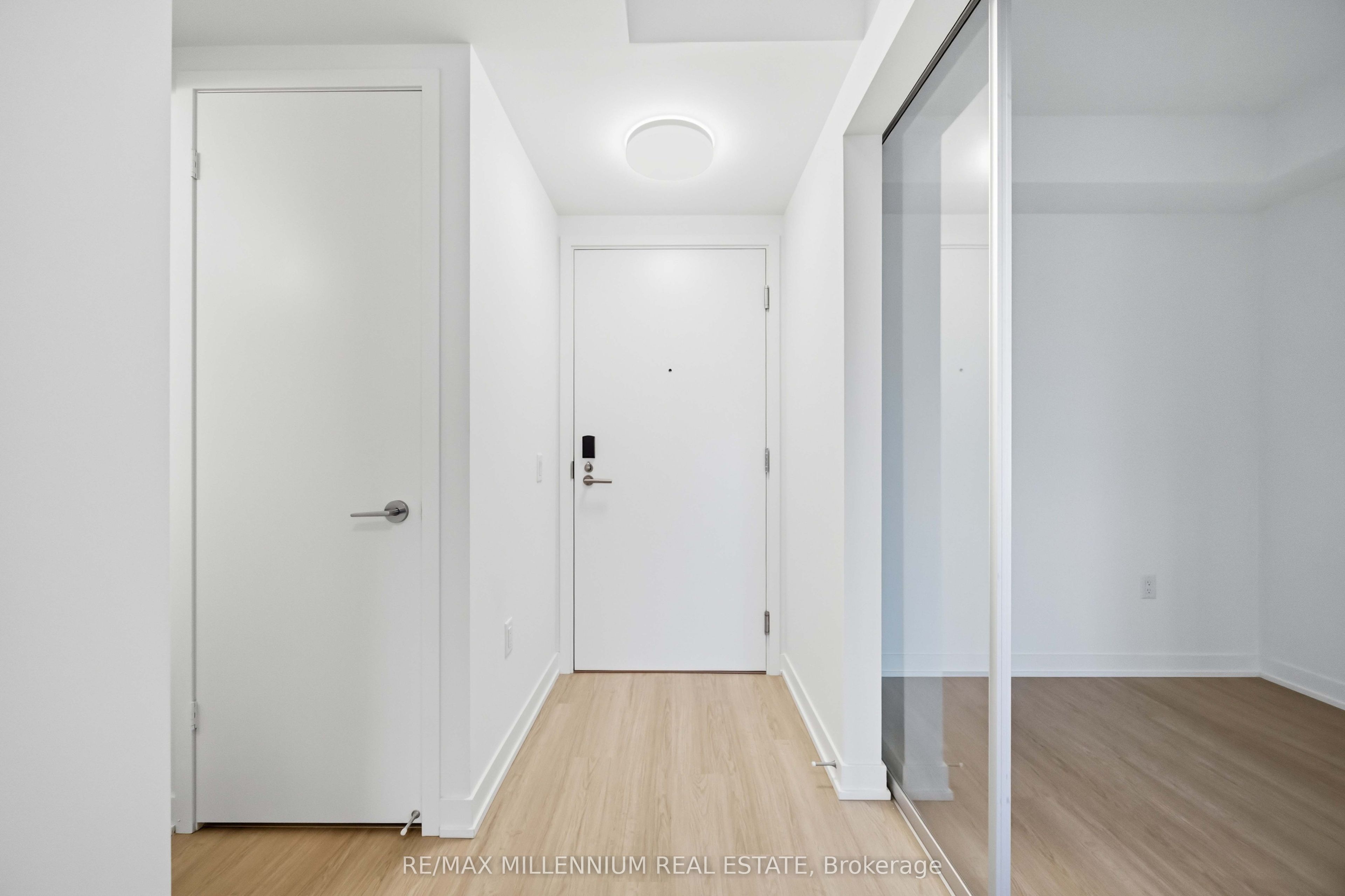 15 Salomon Drive 1703, Toronto, ON M3C 0T2 photo 4