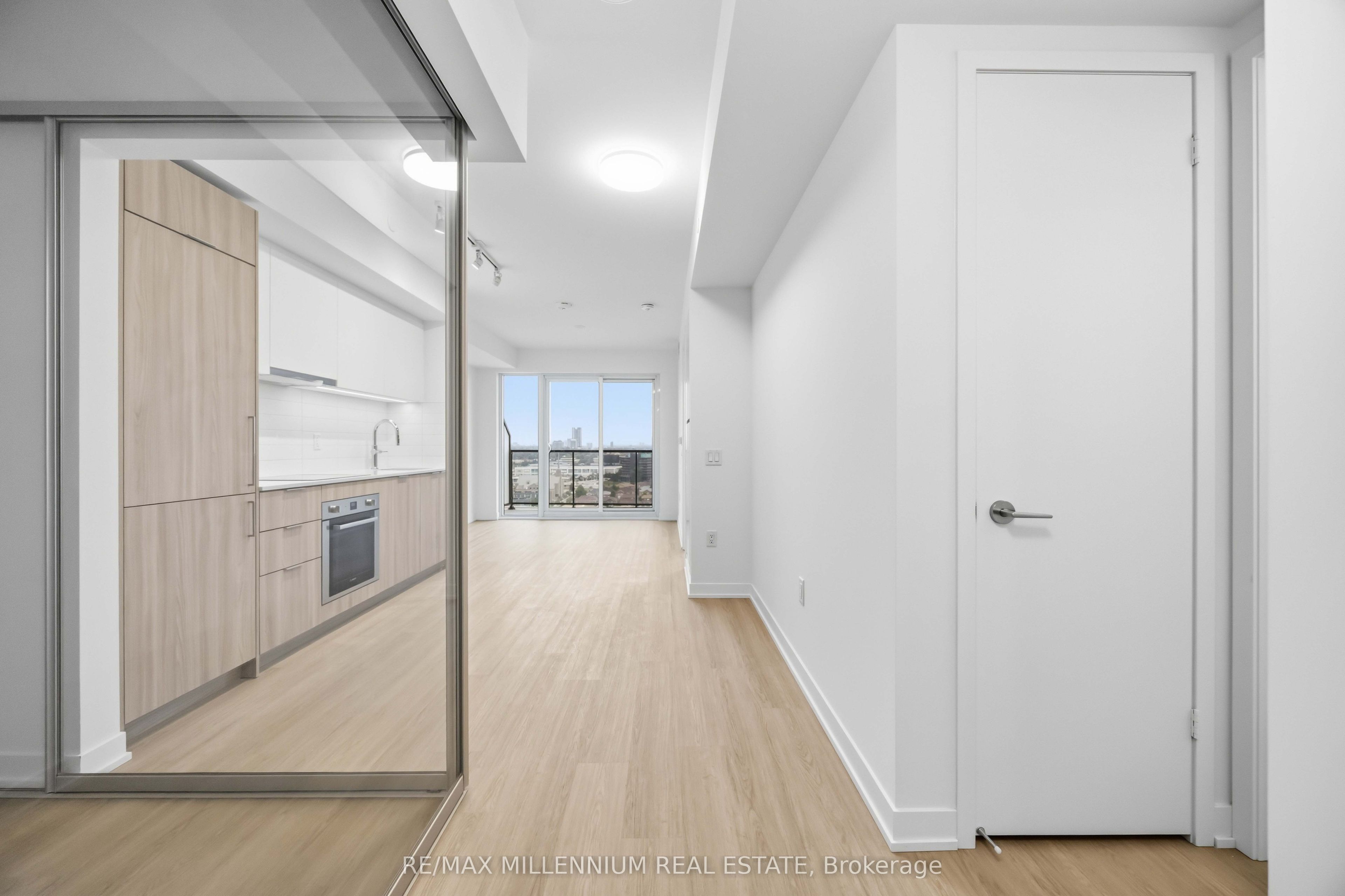 15 Salomon Drive 1703, Toronto, ON M3C 0T2 photo 5
