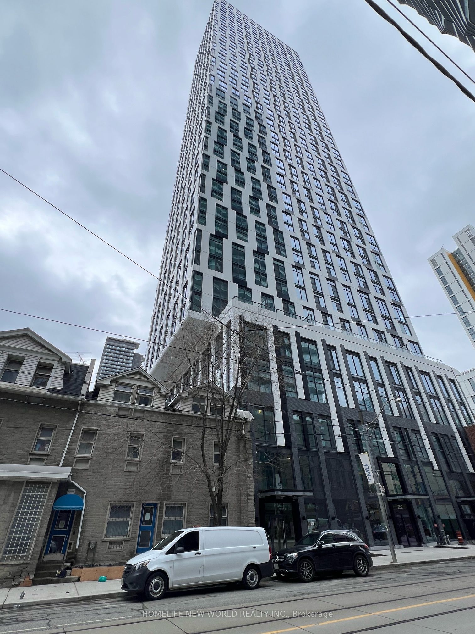 252 Church Street 807, Toronto, ON M5B 0E6