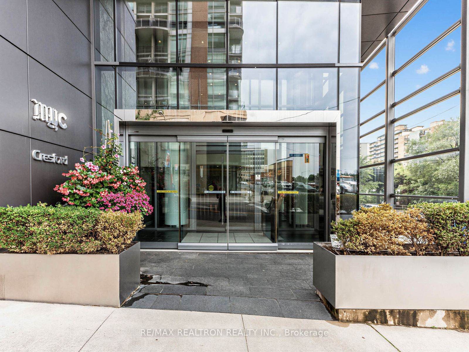1815 Yonge Street 407, Toronto, ON M4T 2A4 photo 2