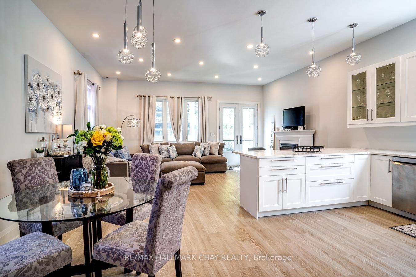 611 Northcliffe Boulevard, Toronto, ON M6E 3L8 photo 2