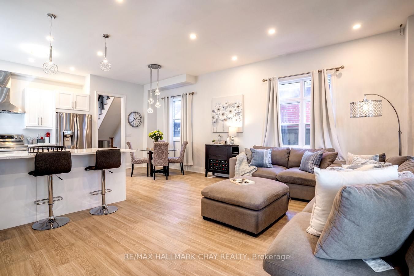 611 Northcliffe Boulevard, Toronto, ON M6E 3L8 photo 3