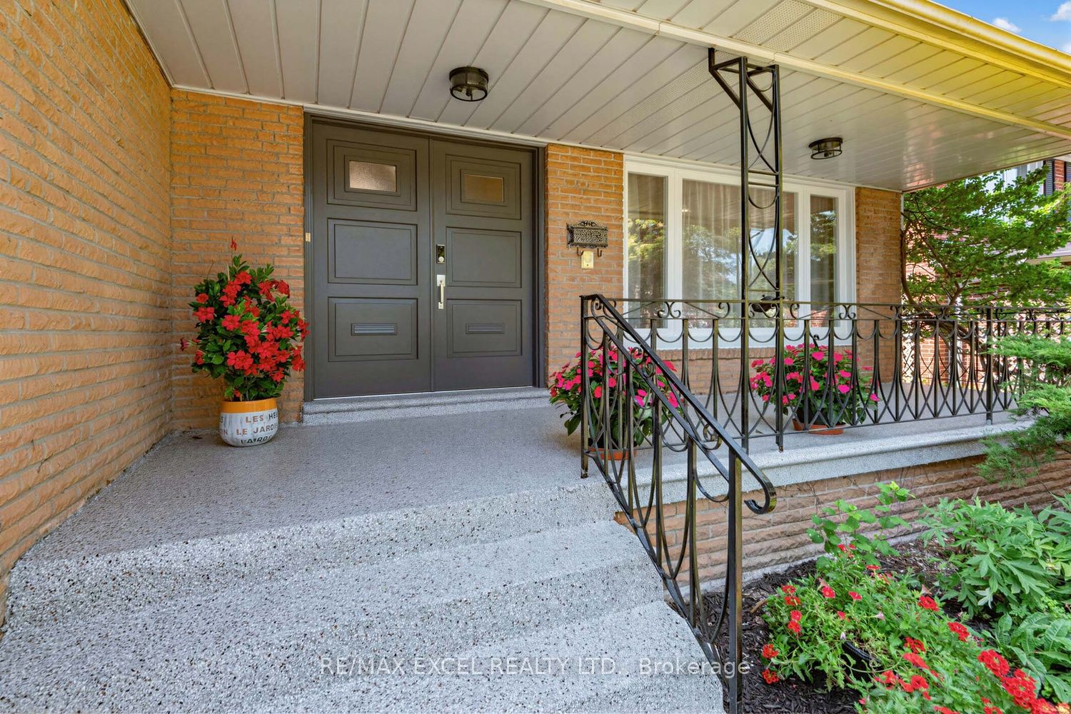 28 Robinter Drive, Toronto, ON M2M 3R2 photo 2