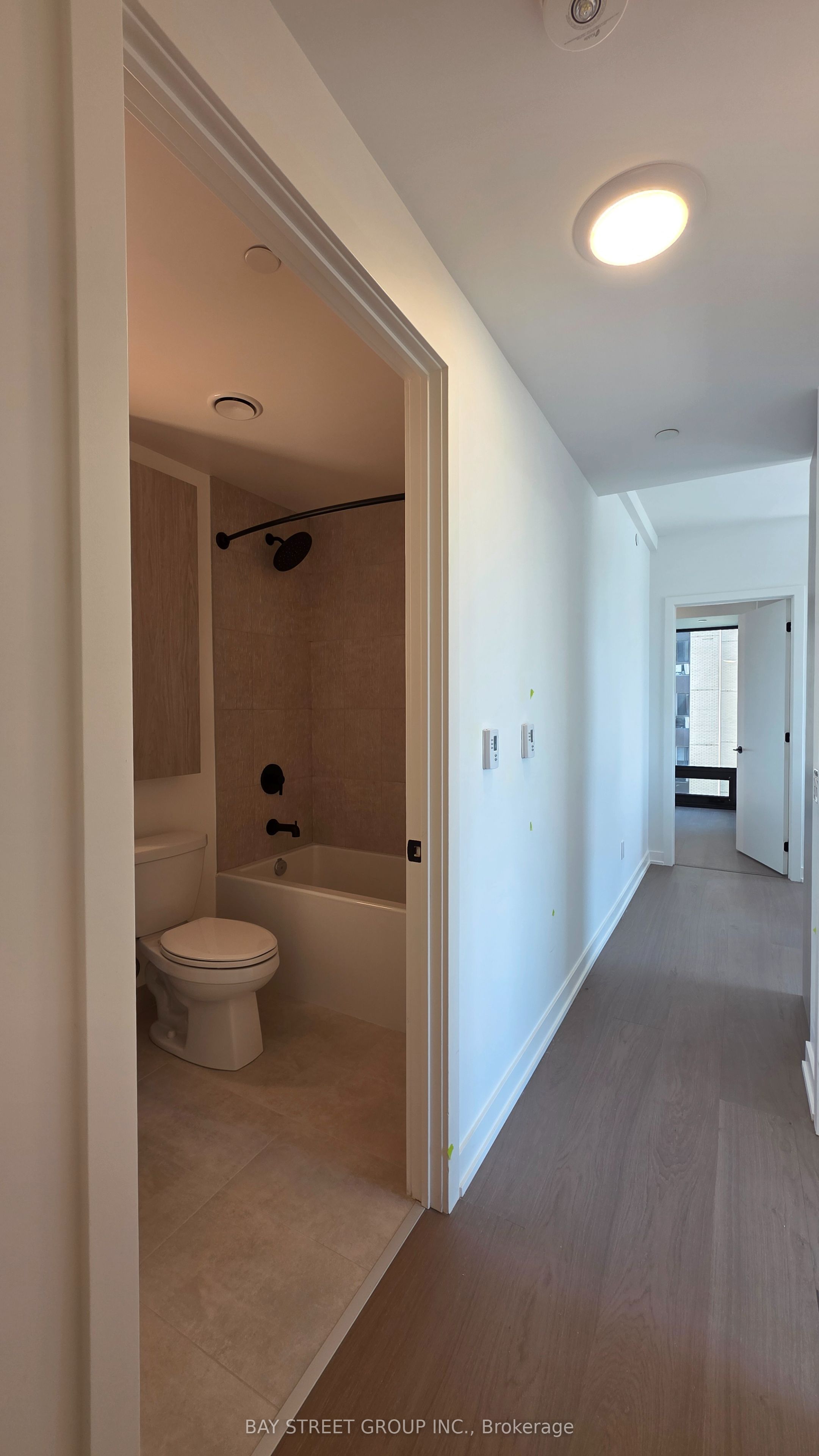91 Montclair Avenue 1106, Toronto, ON M5P 0B1 photo 4