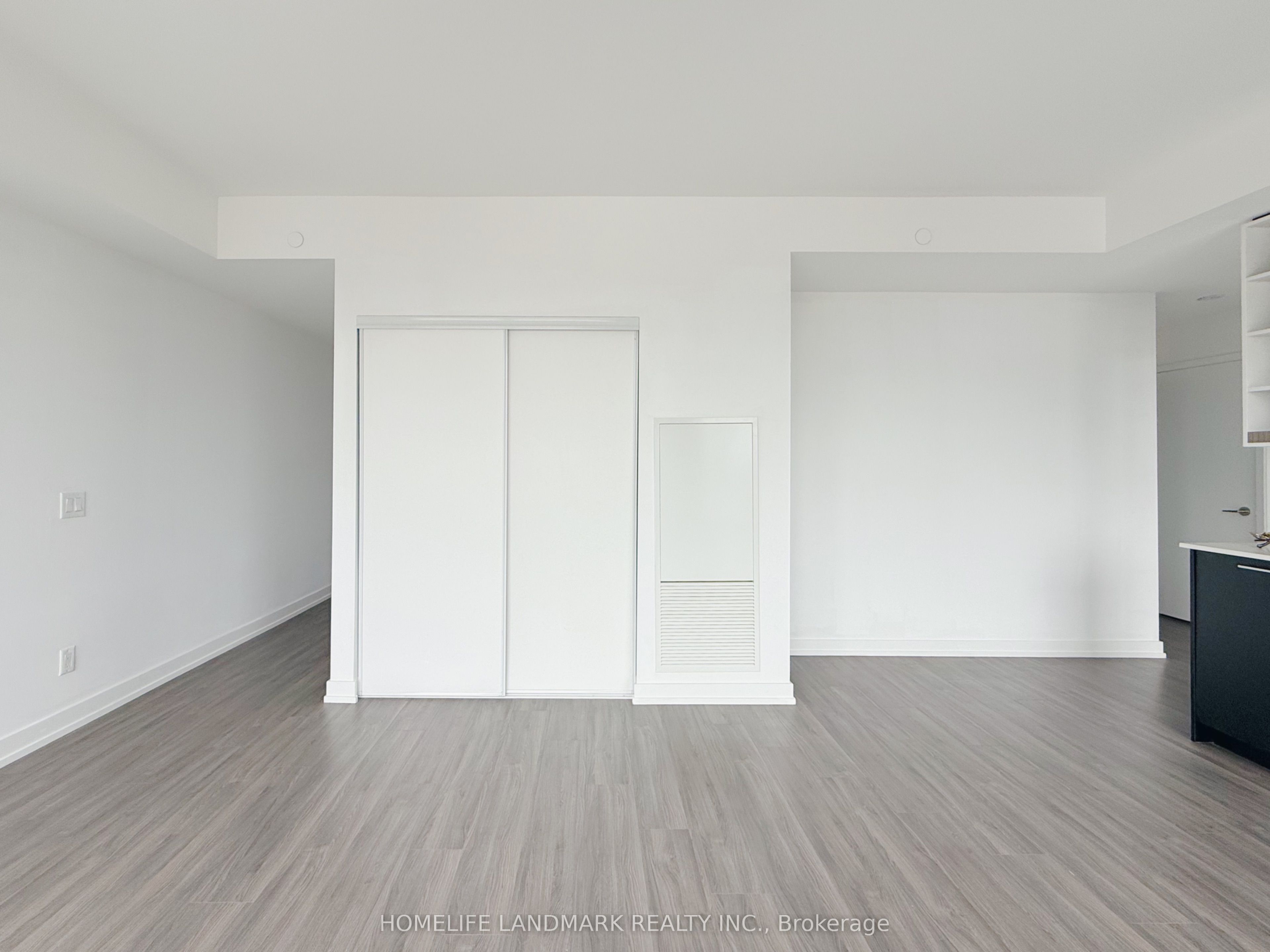 20 Edward Street 2202, Toronto, ON M5G 0C5 photo 3