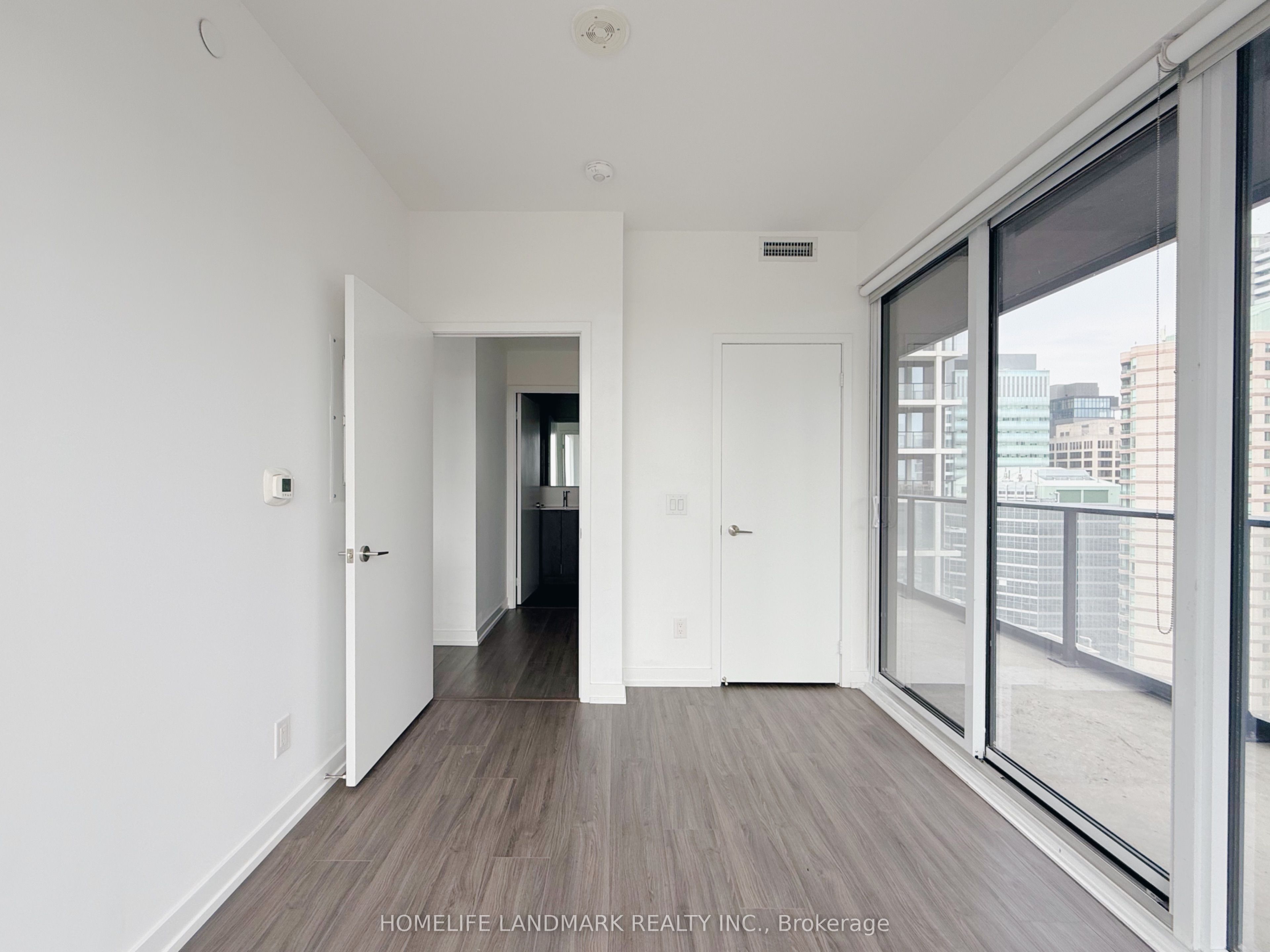 20 Edward Street 2202, Toronto, ON M5G 0C5 photo 5