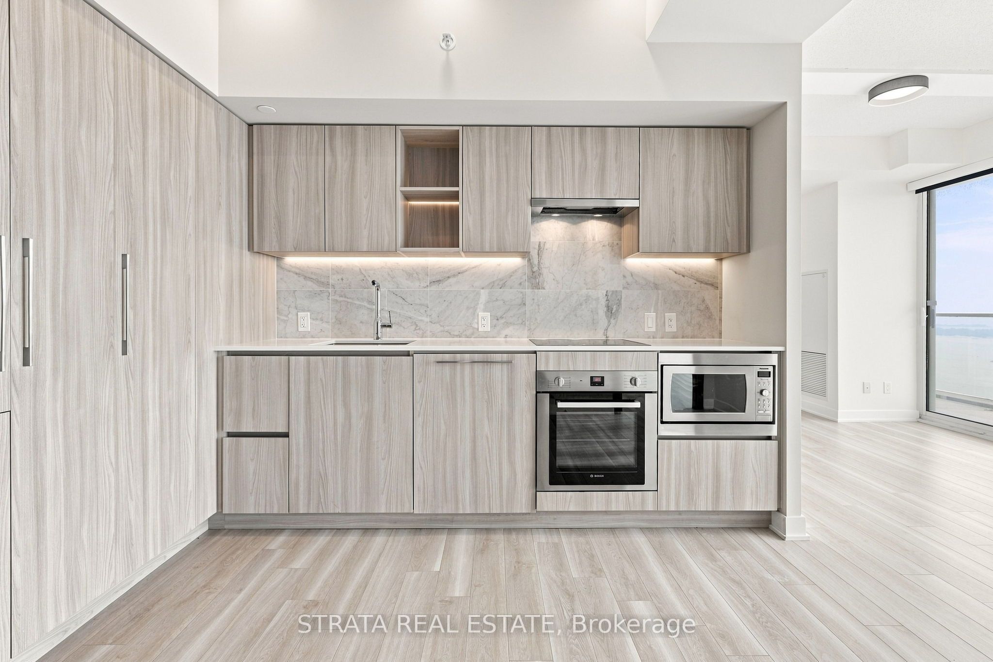 19 Bathurst Street 4111, Toronto, ON M5V 0N2 photo 5