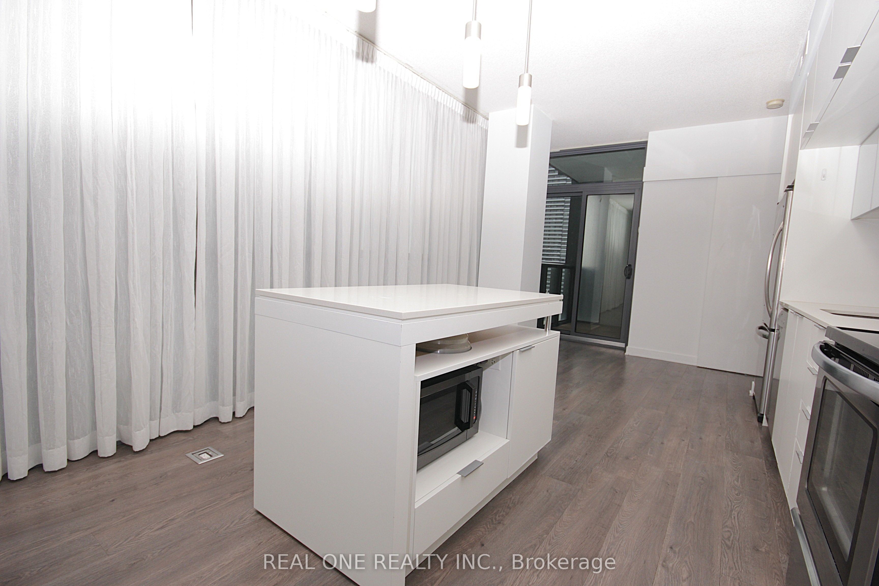 110 Charles Street E 3505, Toronto, ON M4Y 1T5 photo 5