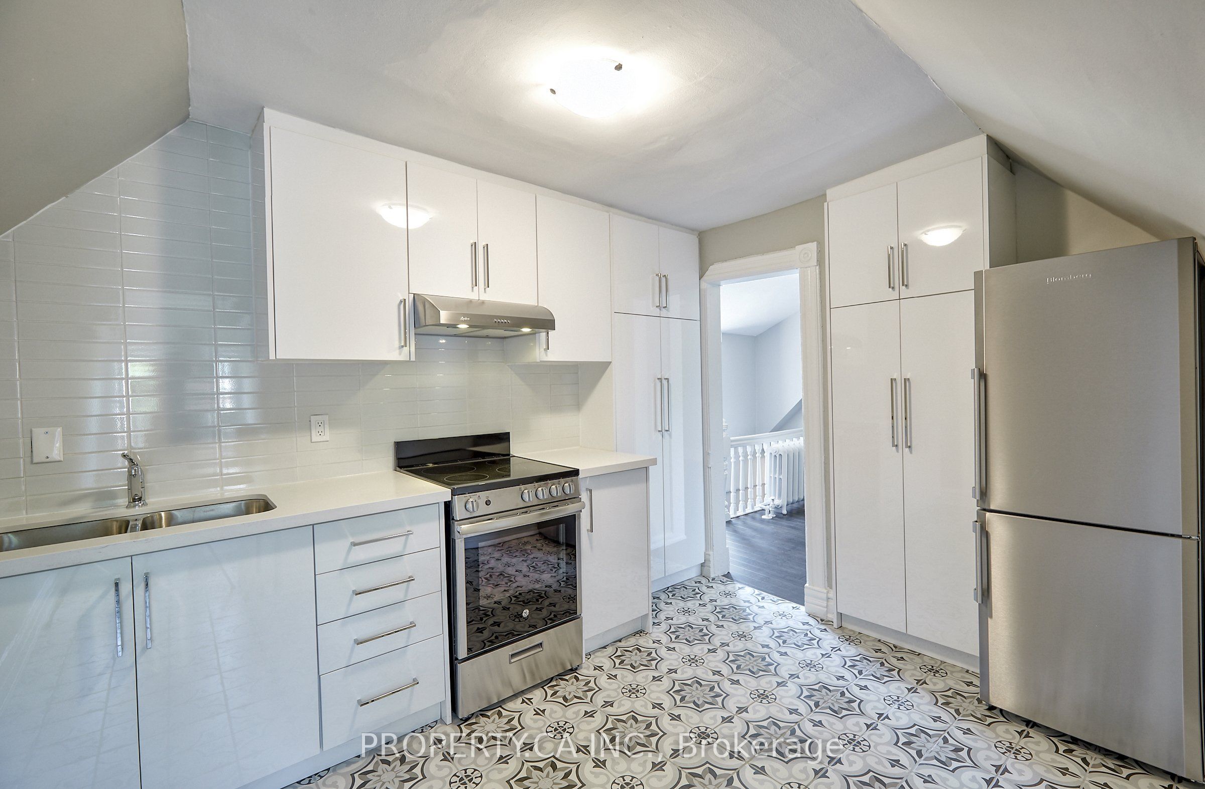 345 Gladstone Avenue Upper, Toronto, ON M6H 3H5