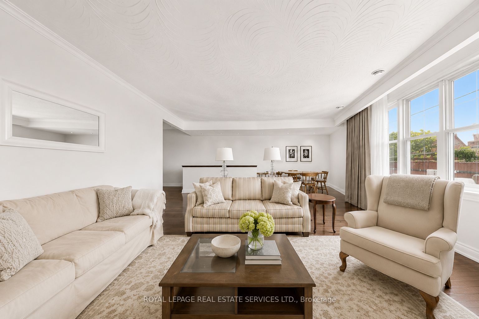 1612 Dundas Street W Upper, Toronto, ON M6K 1T8 photo 4