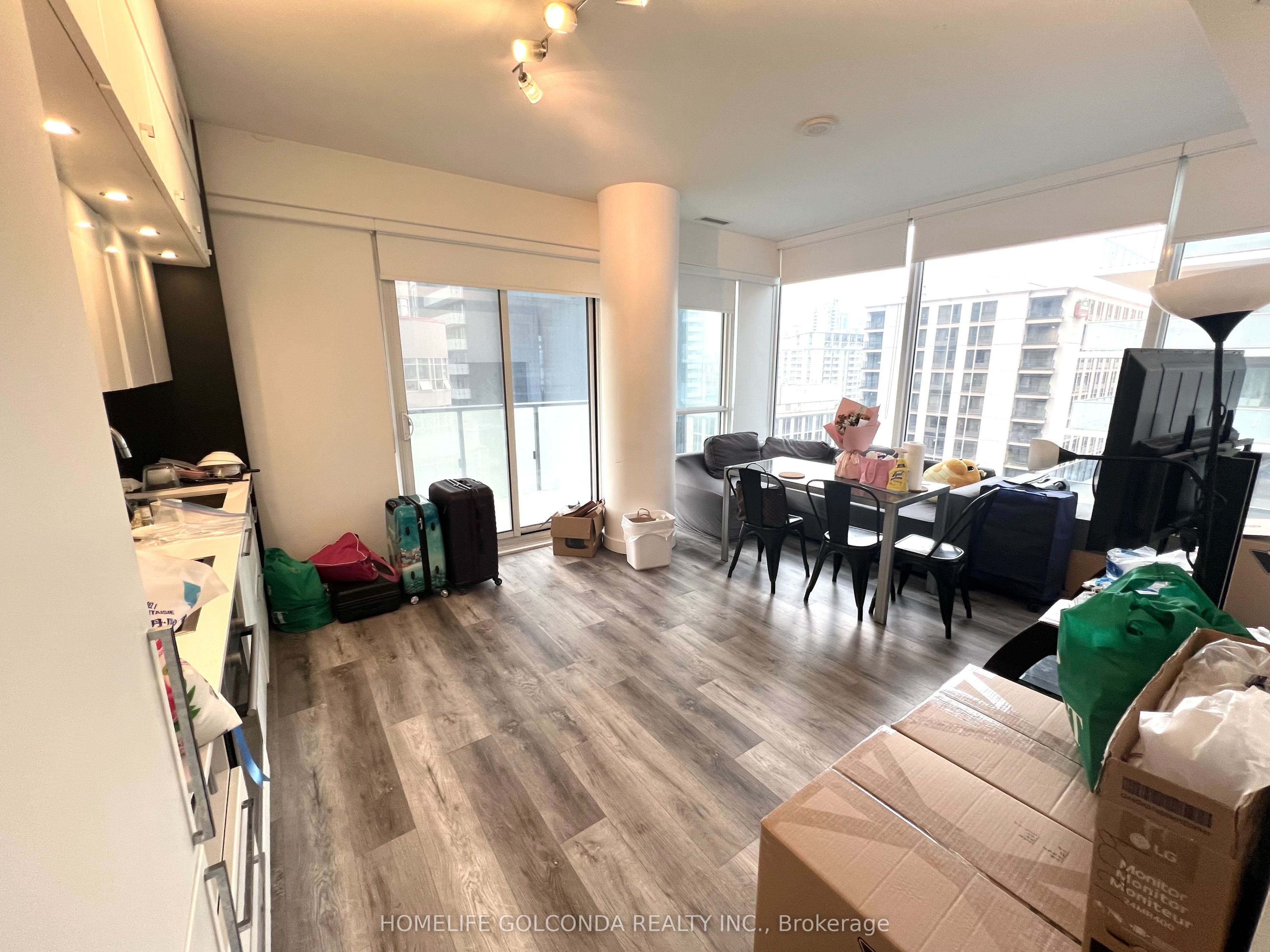 15 Grenville Street 1209, Toronto, ON M4Y 1A1 photo 2