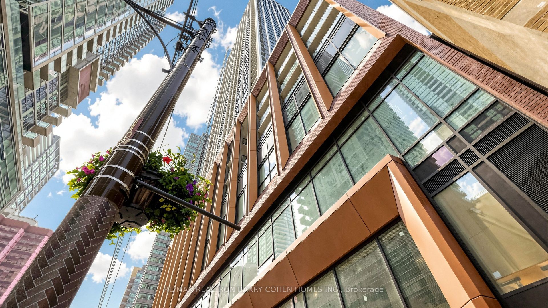 400 King Street W 1922, Toronto, ON M5V 1K2 photo 3