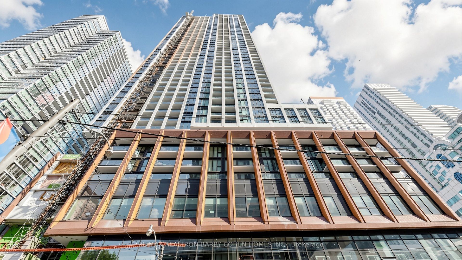 400 King Street W 1922, Toronto, ON M5V 1K2 photo 4