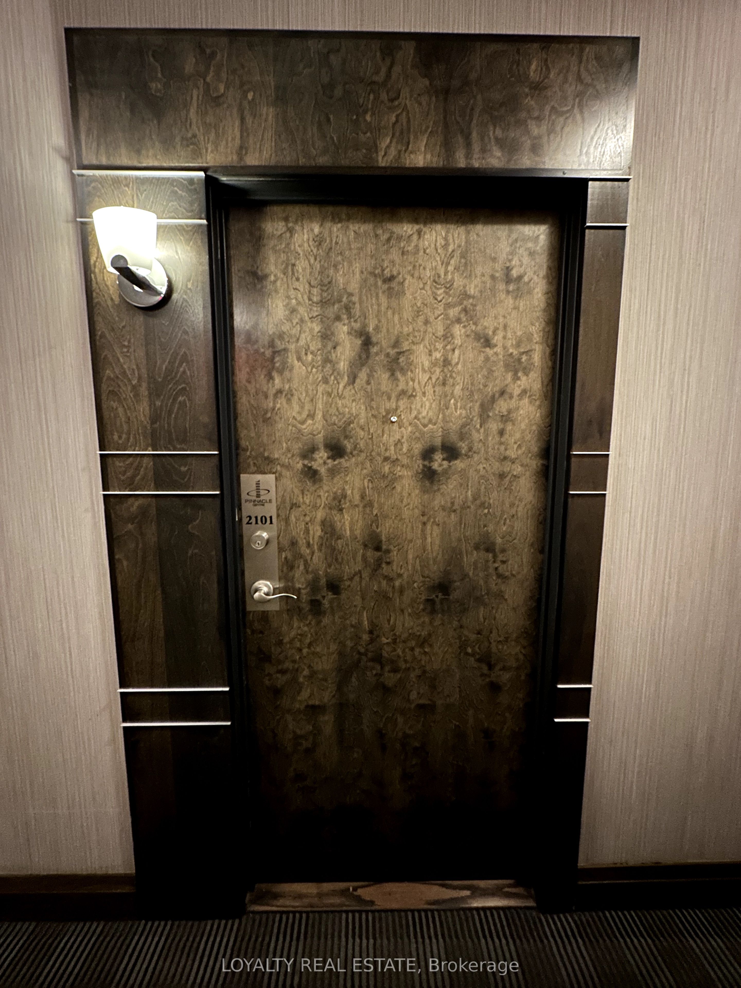 33 Bay Street 2101, Toronto, ON M5J 2Z3 photo 4